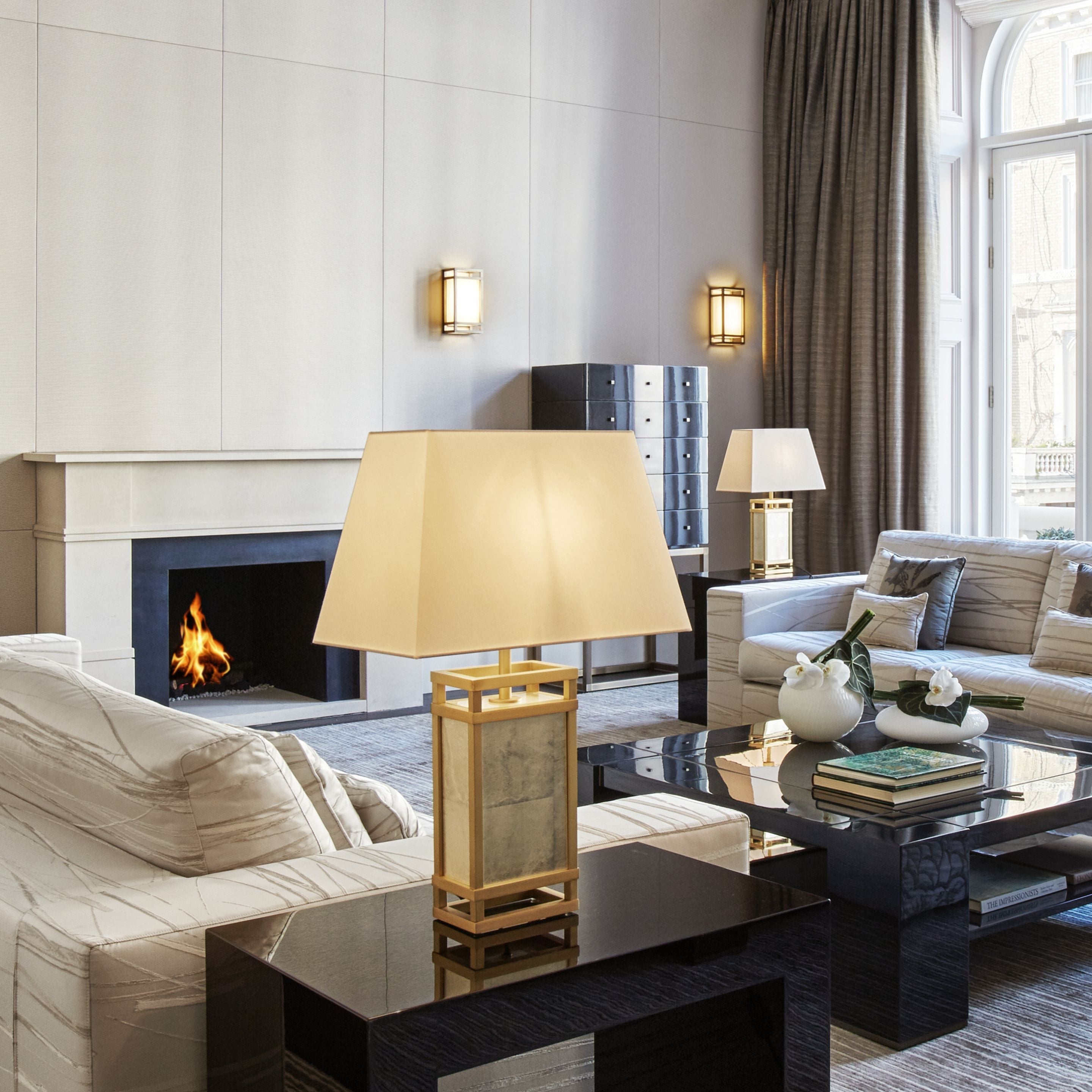 salon d'une maison décorée par Armani Casa