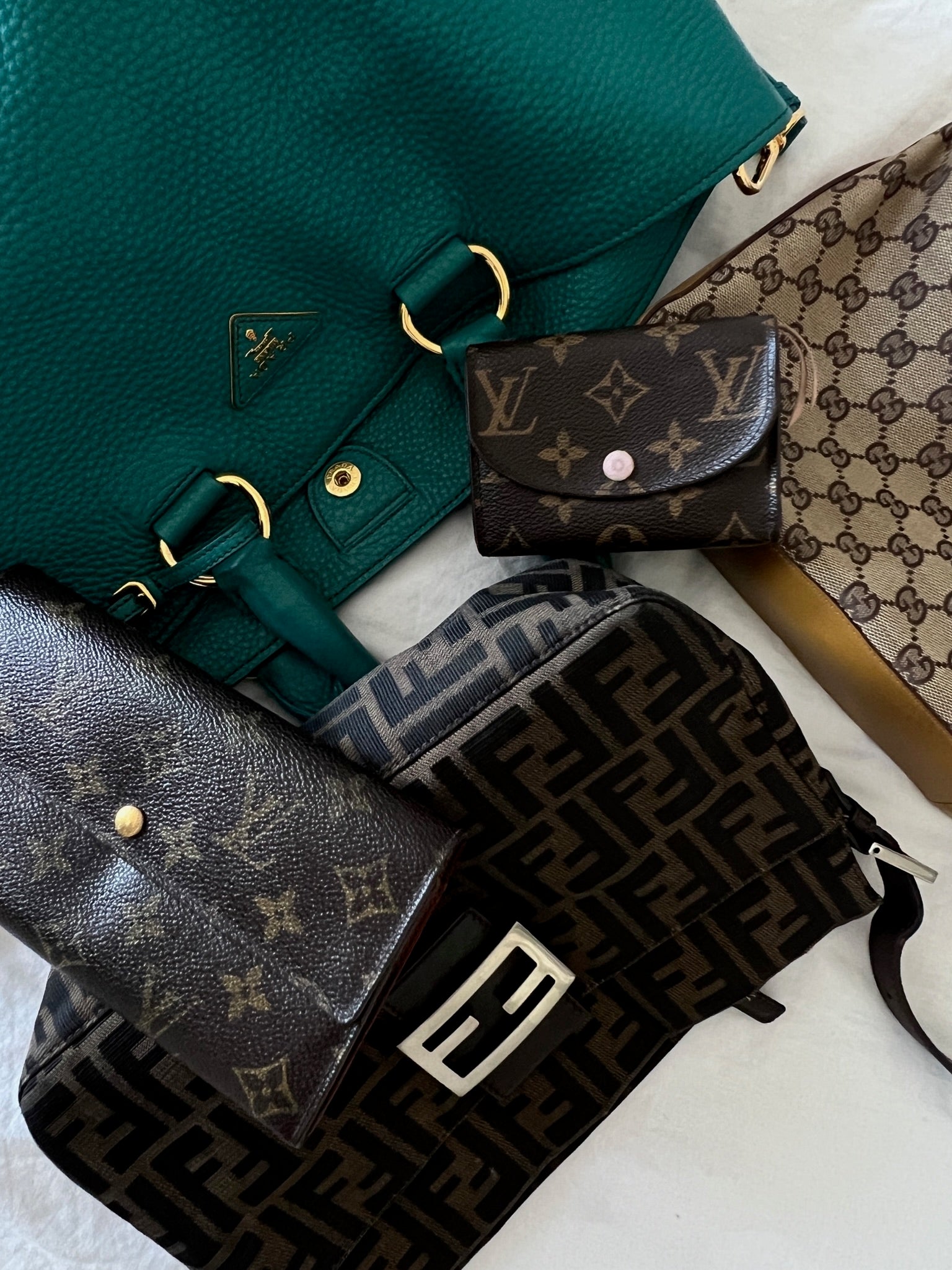 Unlocking the Timeless Allure : A comprehensive Guide to Vintage Luxury Handbags