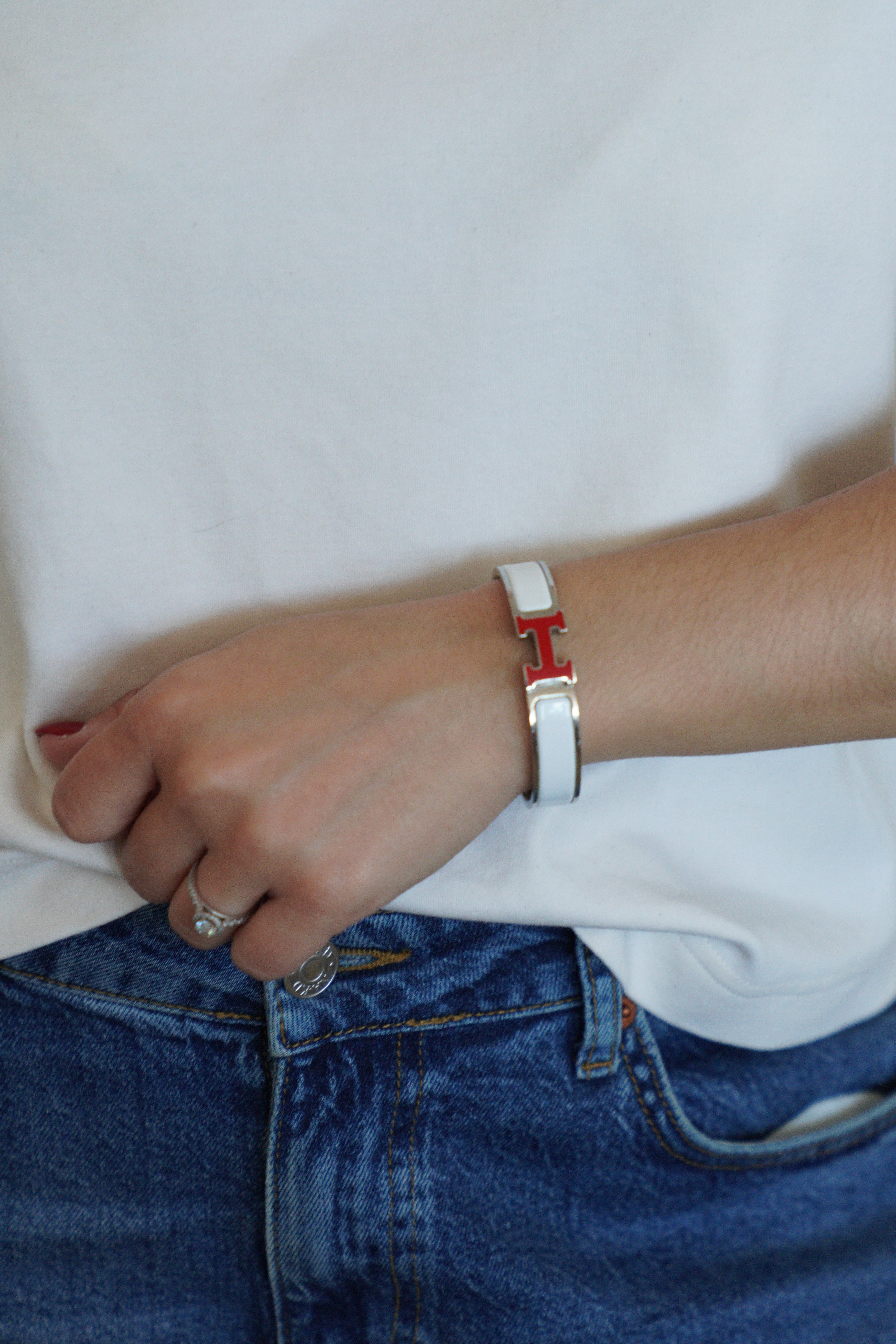 HERMES エナメルブレスレット＜クリックH＞ ホワイト/レッド Hermès Clic H laqué red and white limited edition – bamluxurystore
