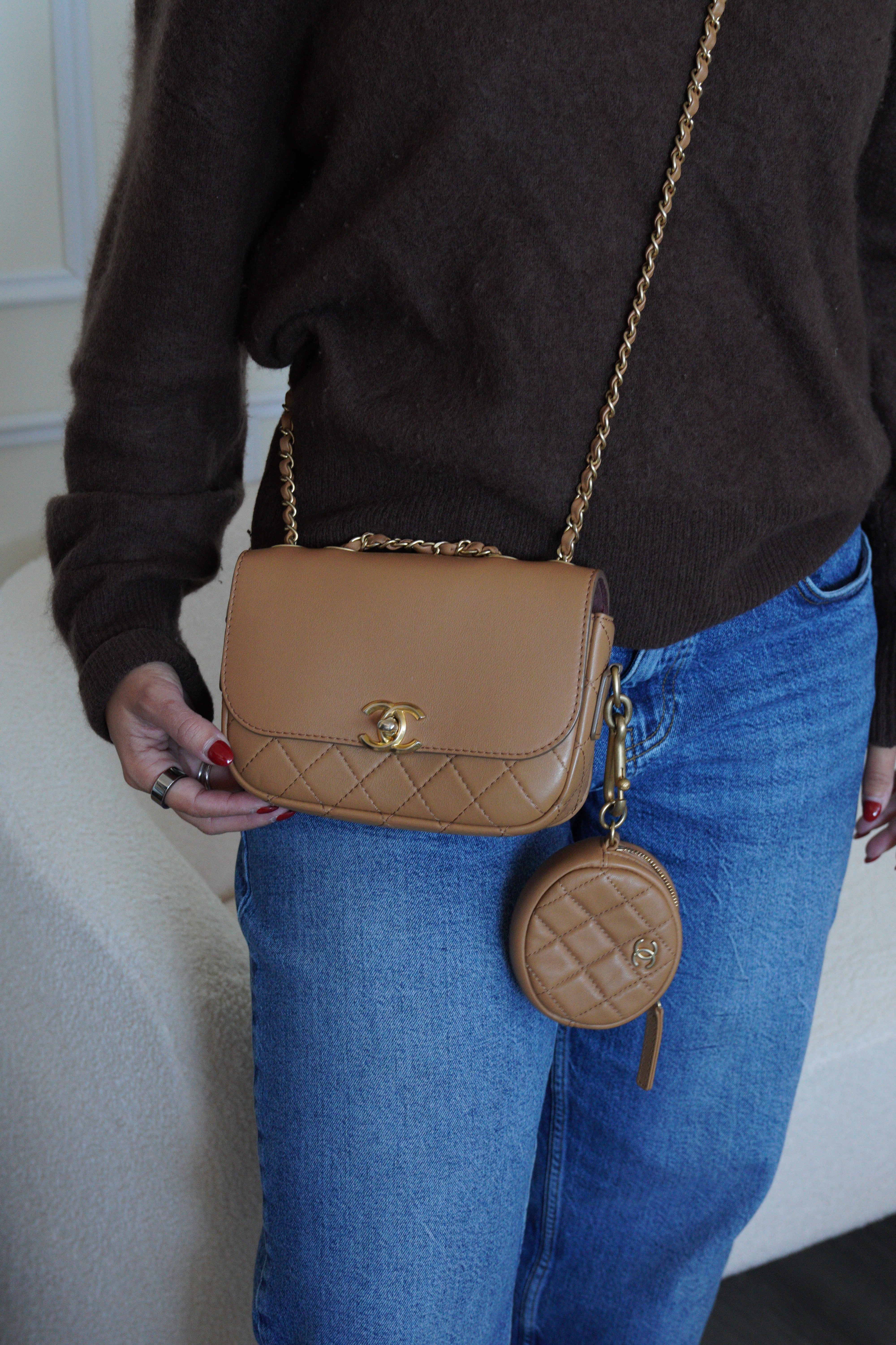 CHANEL ボディバッグ ベージュ・ネイビー Chanel brown leather crossbody bag – bamluxurystore