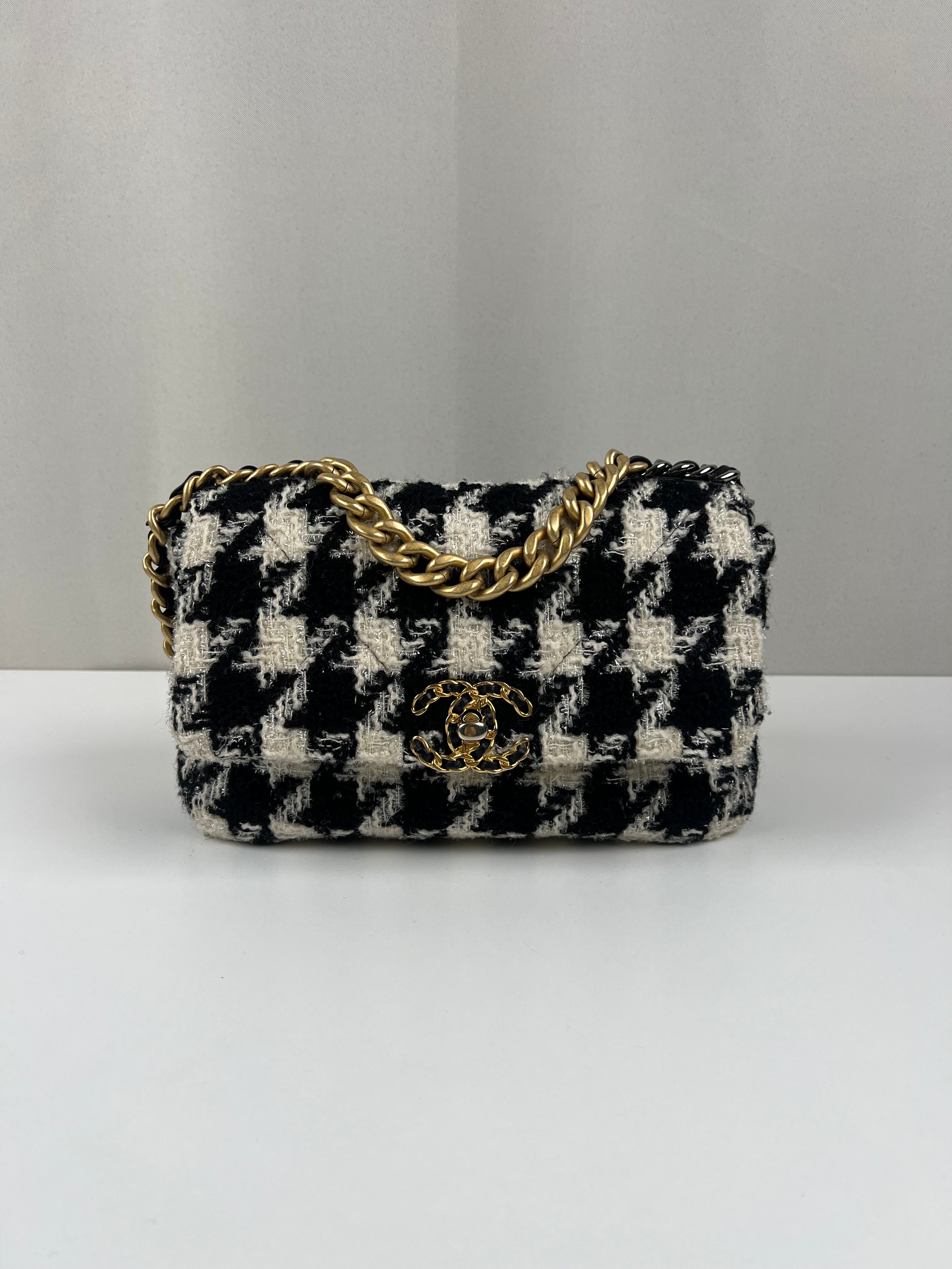 CHANEL ノベルティ キルティングポーチ Chanel 19 tweed crossbody bag – bamluxurystore