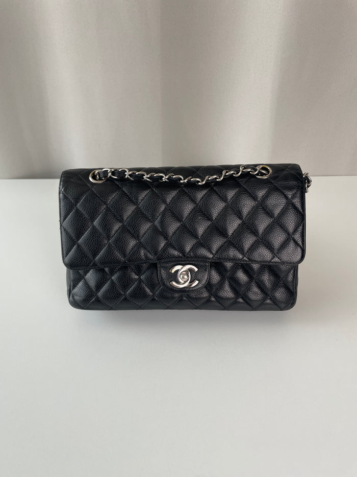 Chanel Timeless 11 12 Medium Caviar grained leather