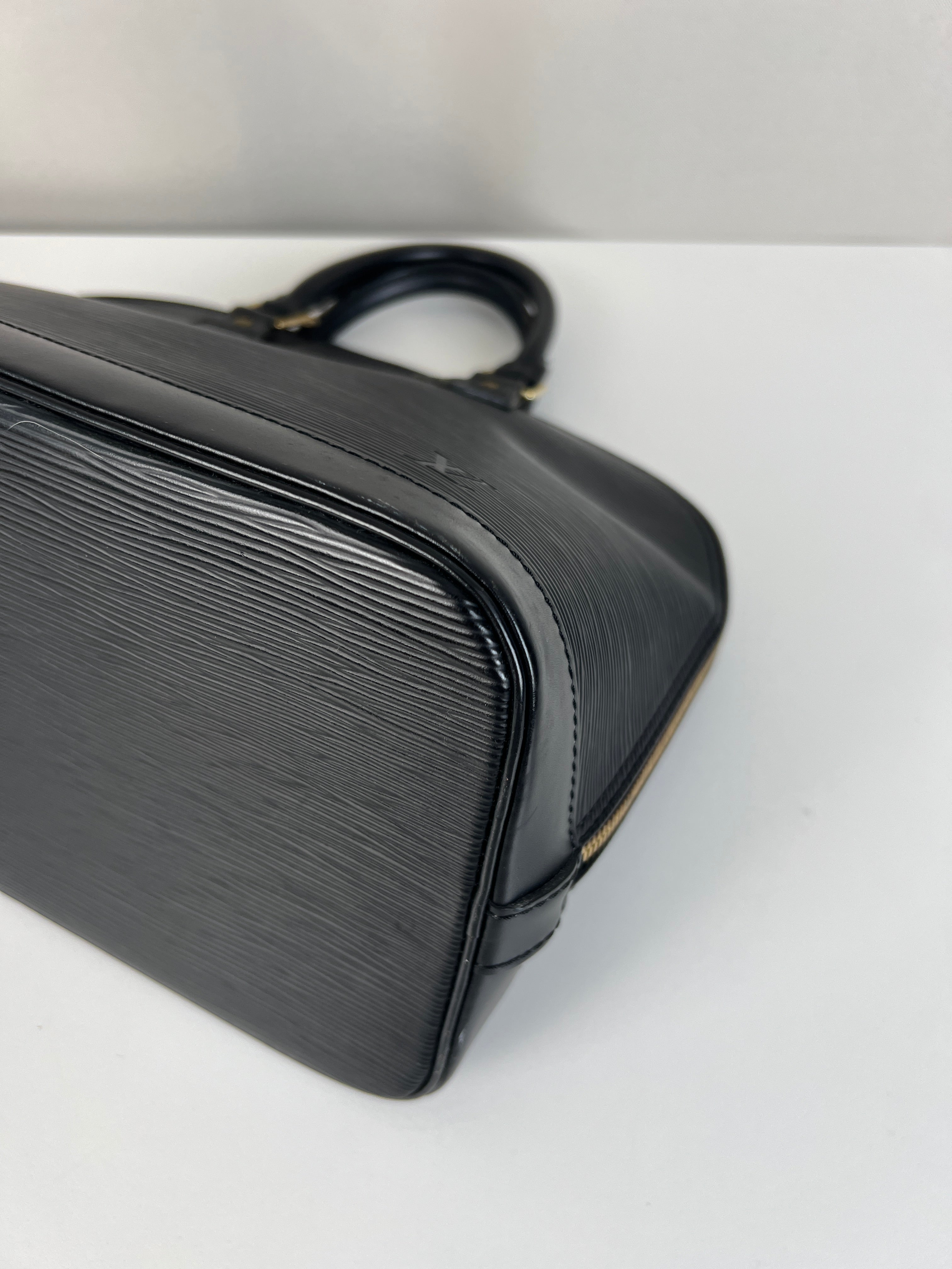 Louis Vuitton Alma PM black epi leather – bamluxurystore