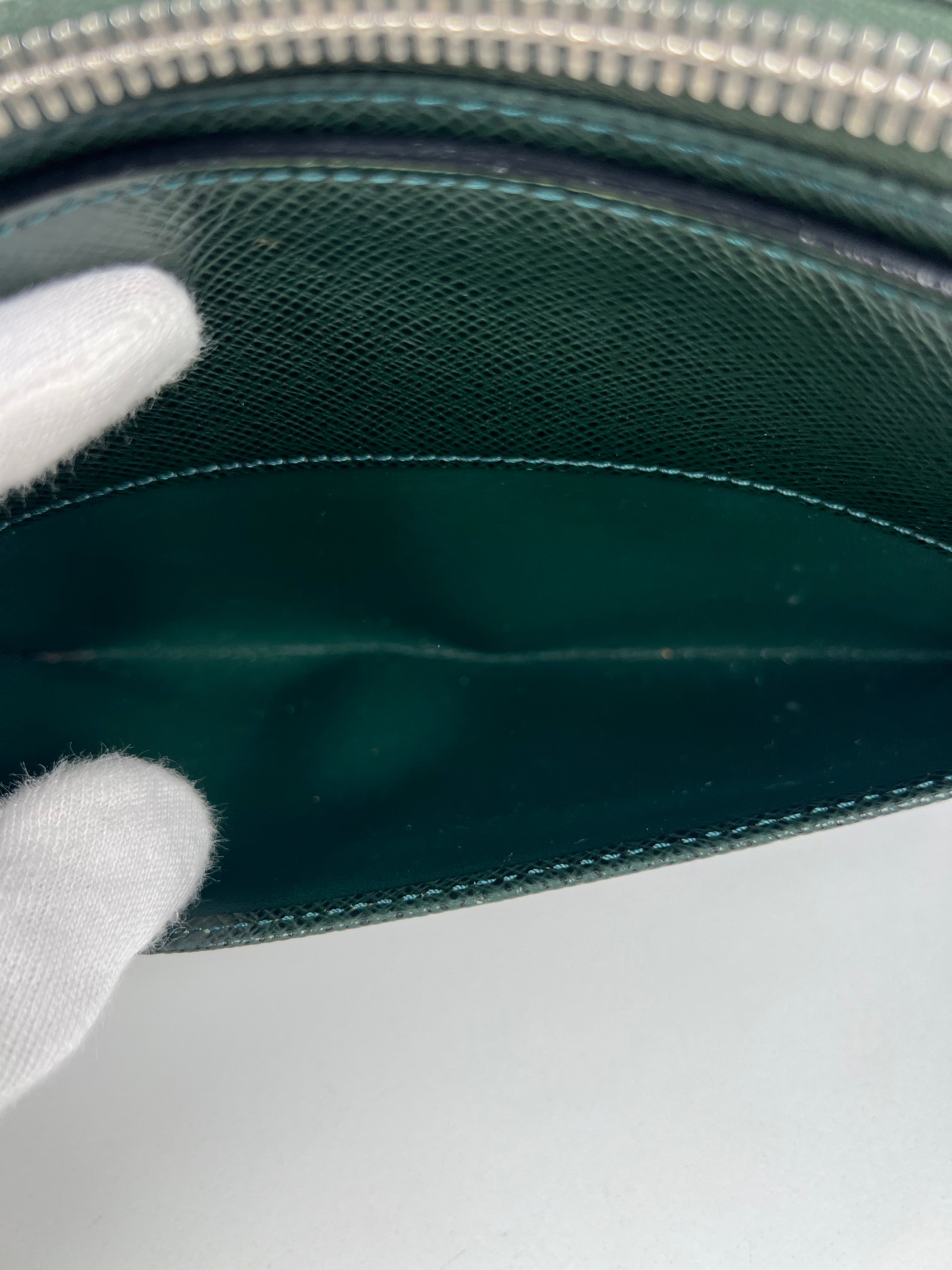 Louis Vuitton Pouch Green Taiga leather – bamluxurystore