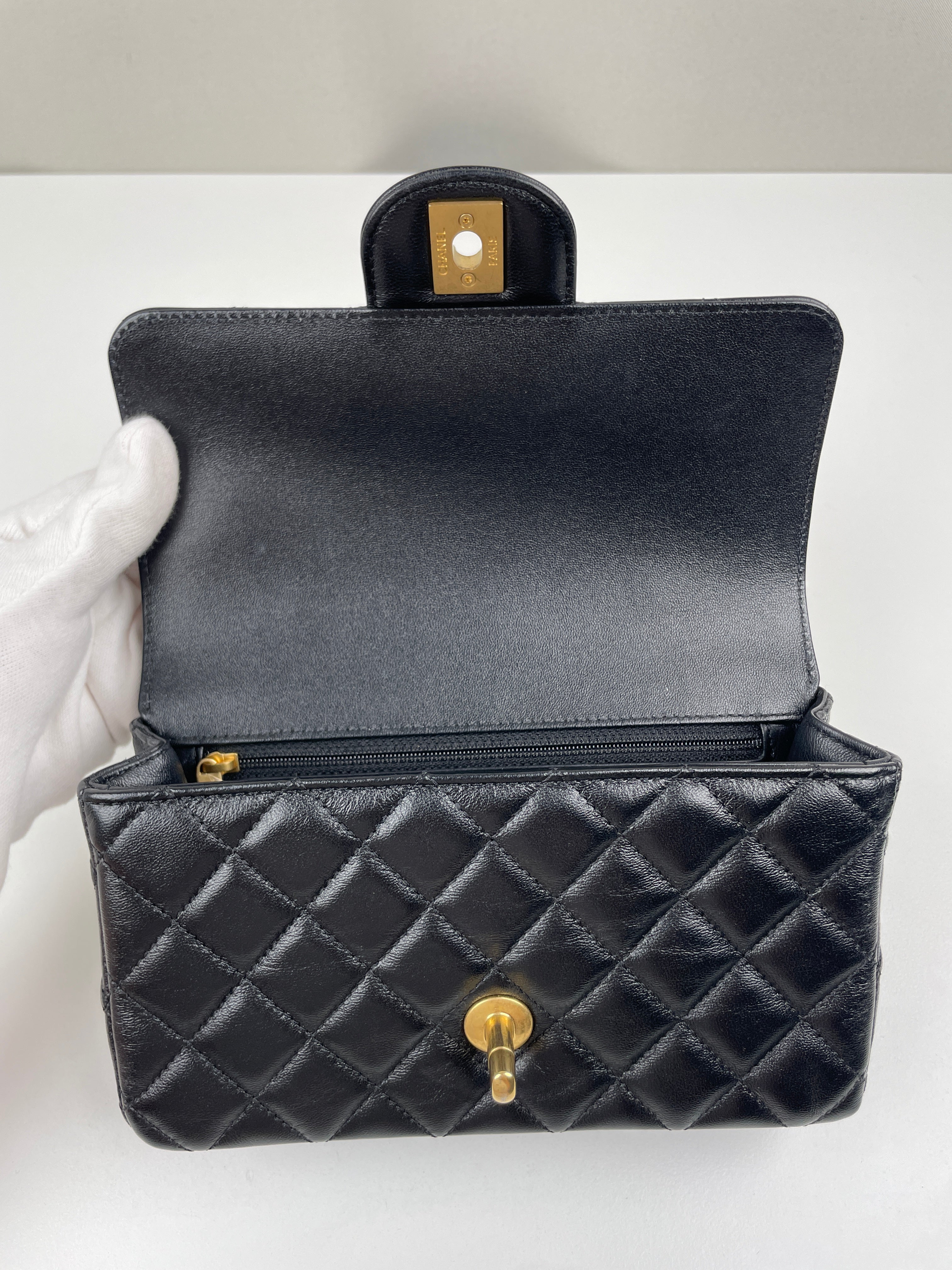 Chanel Top handle Black Gold – bamluxurystore
