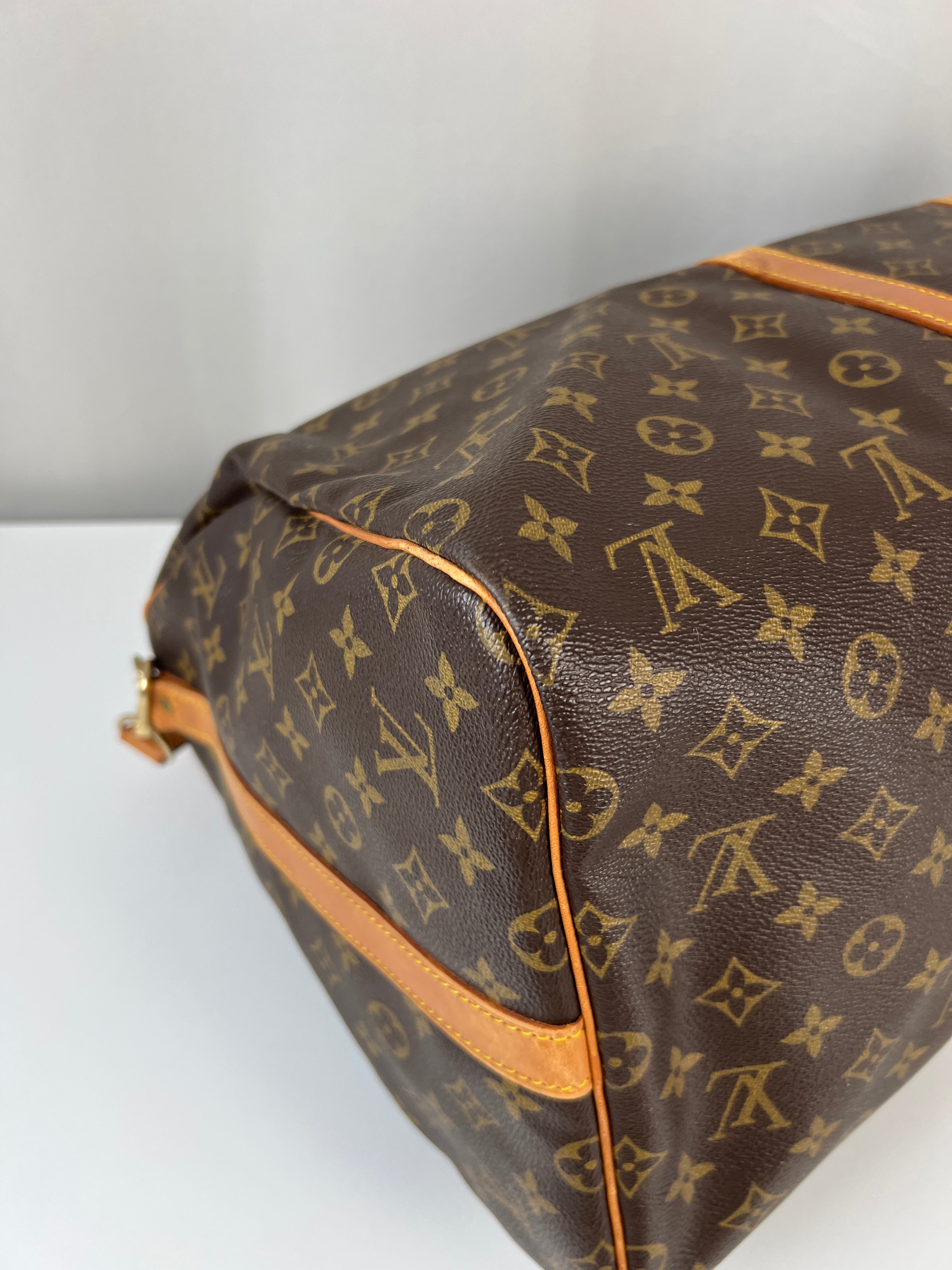Louis Vuitton Keepall 55 Monogram canvas bag with strap