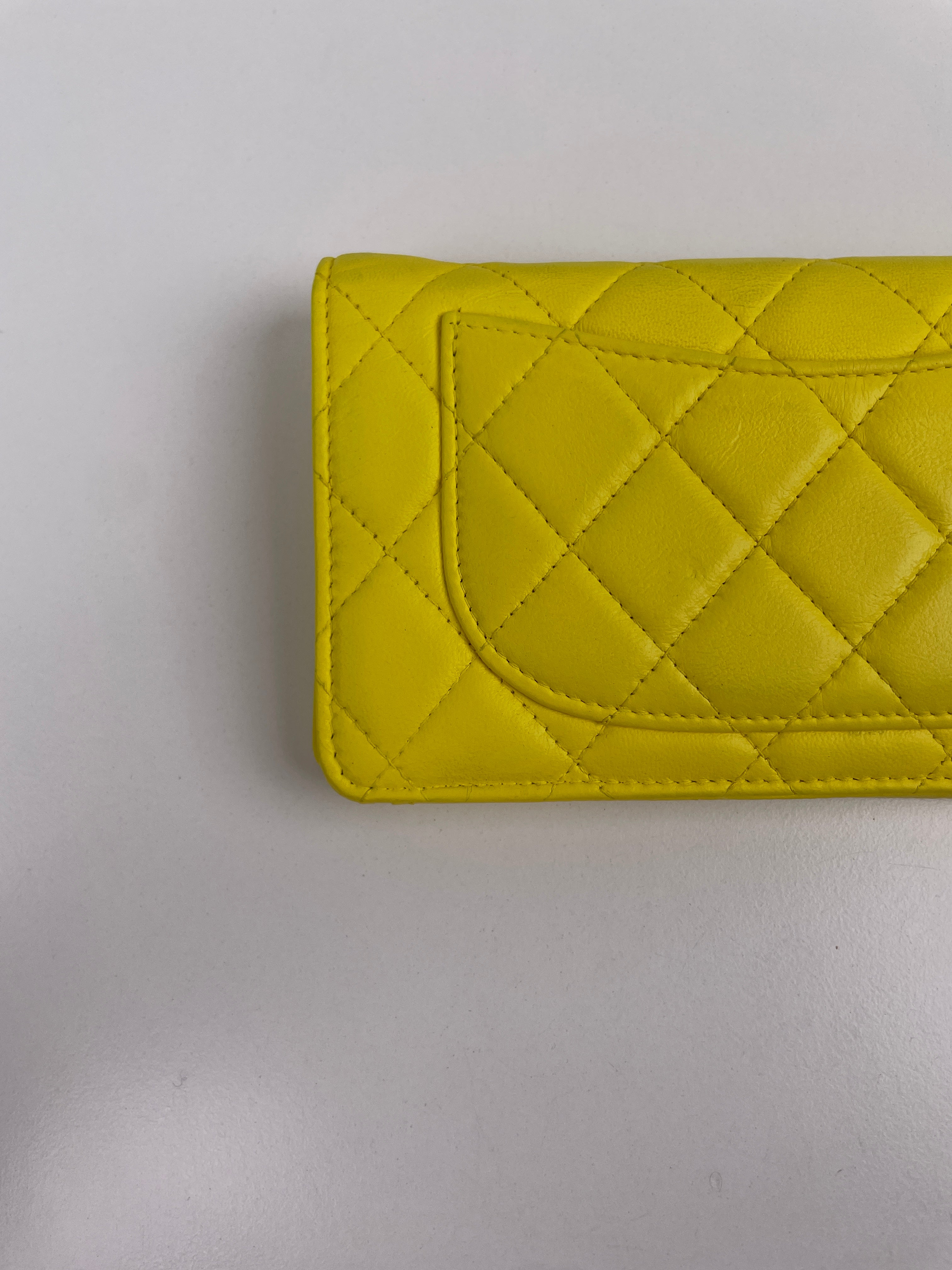 CHANEL イエロー キルティング 長財布 Chanel long wallet yellow leather – bamluxurystore