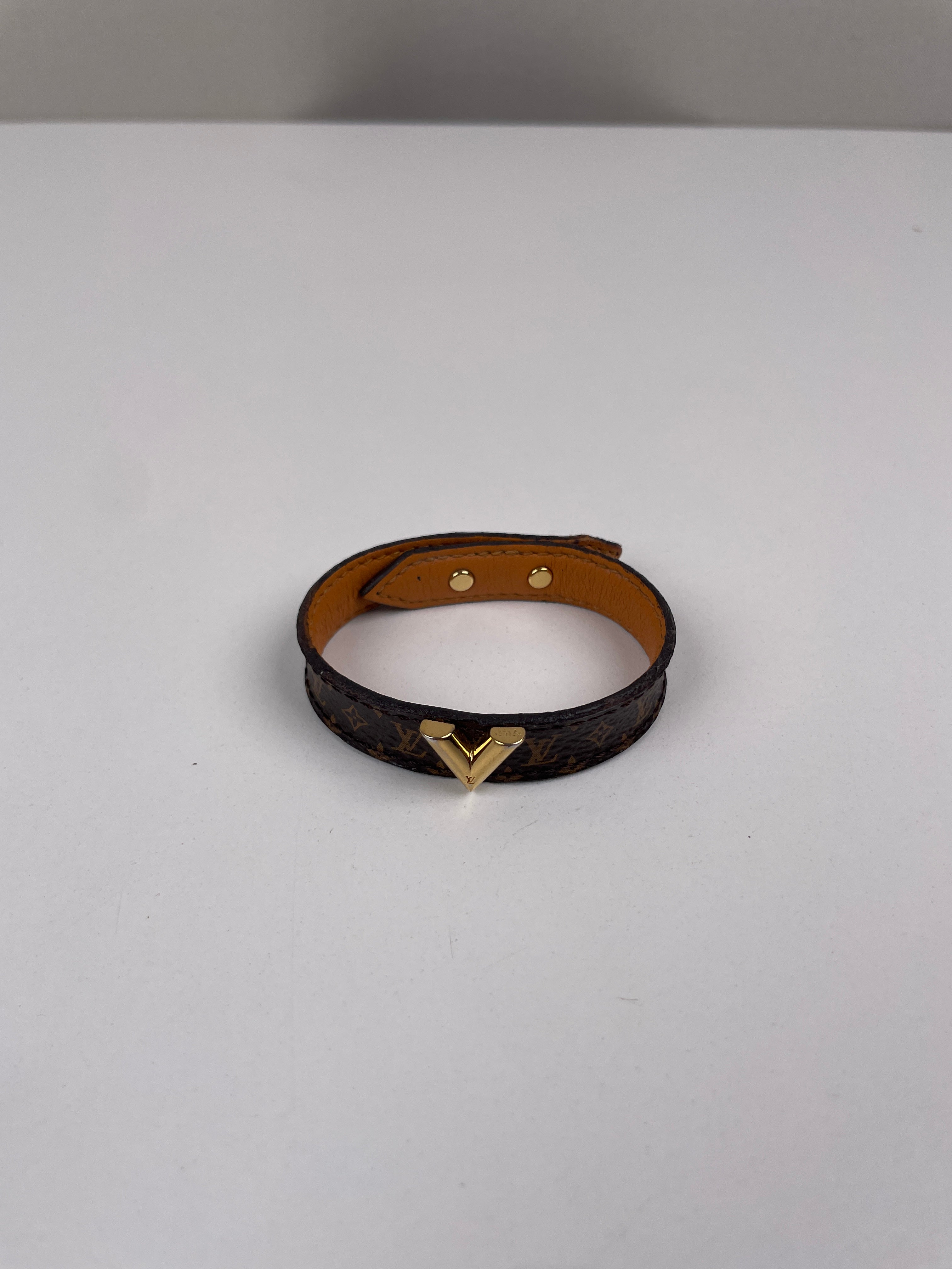 LOUIS VUITTON ブラック ゴールド ブレスレット Louis Vuitton Bracelet Essential V – bamluxurystore