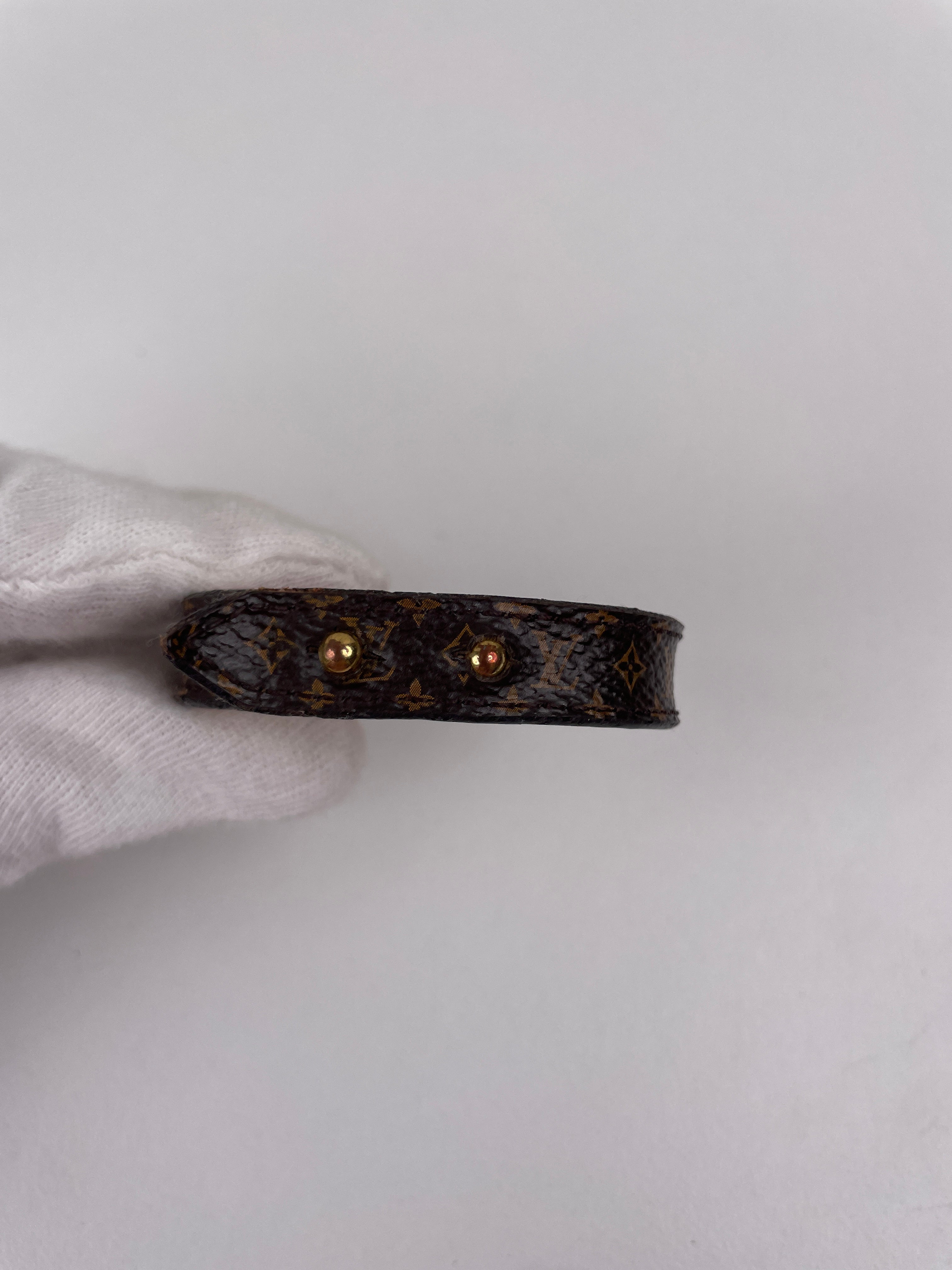 Louis Vuitton ブレスレット ブラック ゴールド Louis Vuitton Bracelet Essential V – bamluxurystore