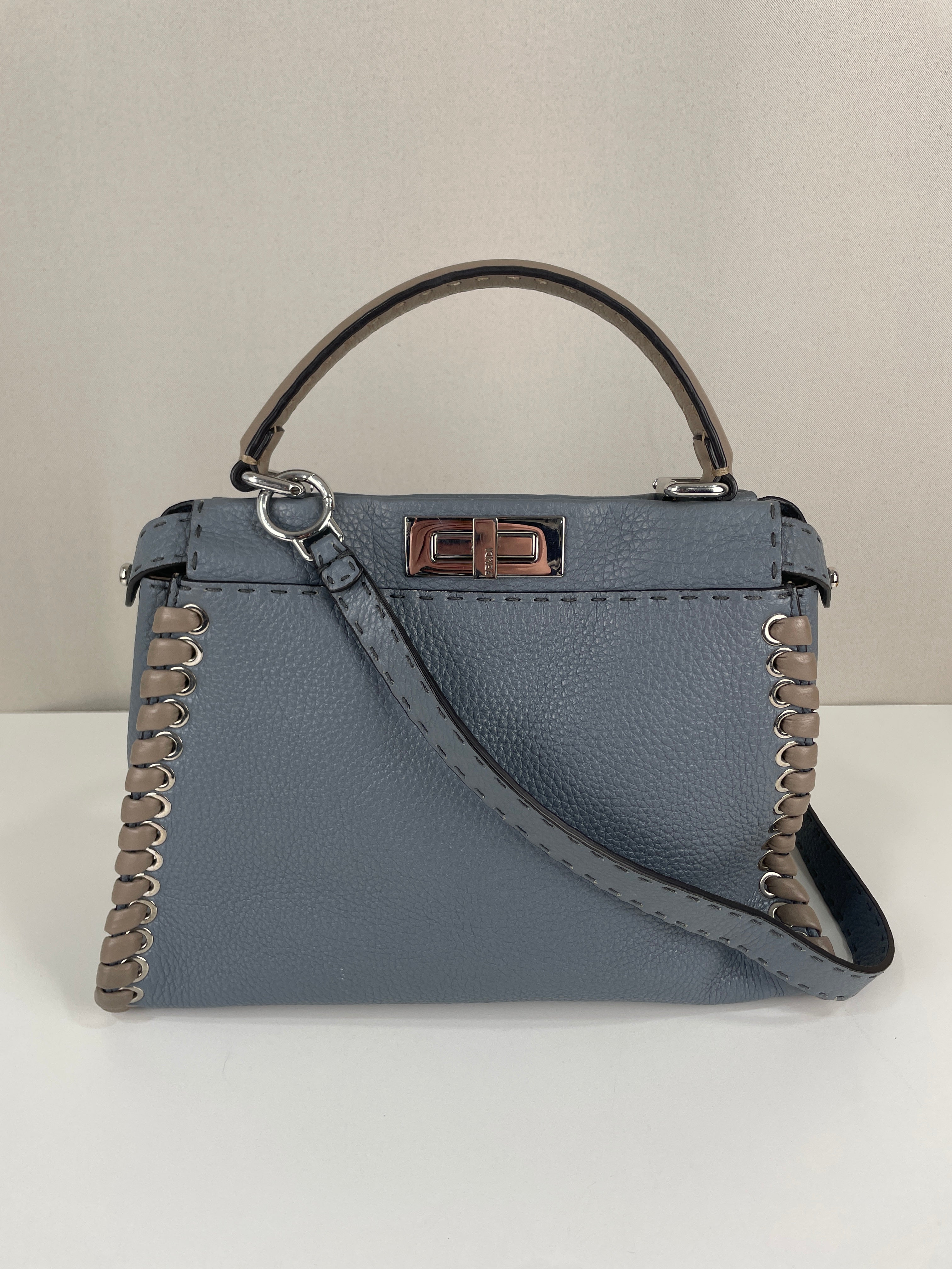 FENDI Peekaboo ショルダーバッグ Fendi Peekaboo medium blue grey leather with shoulder strap