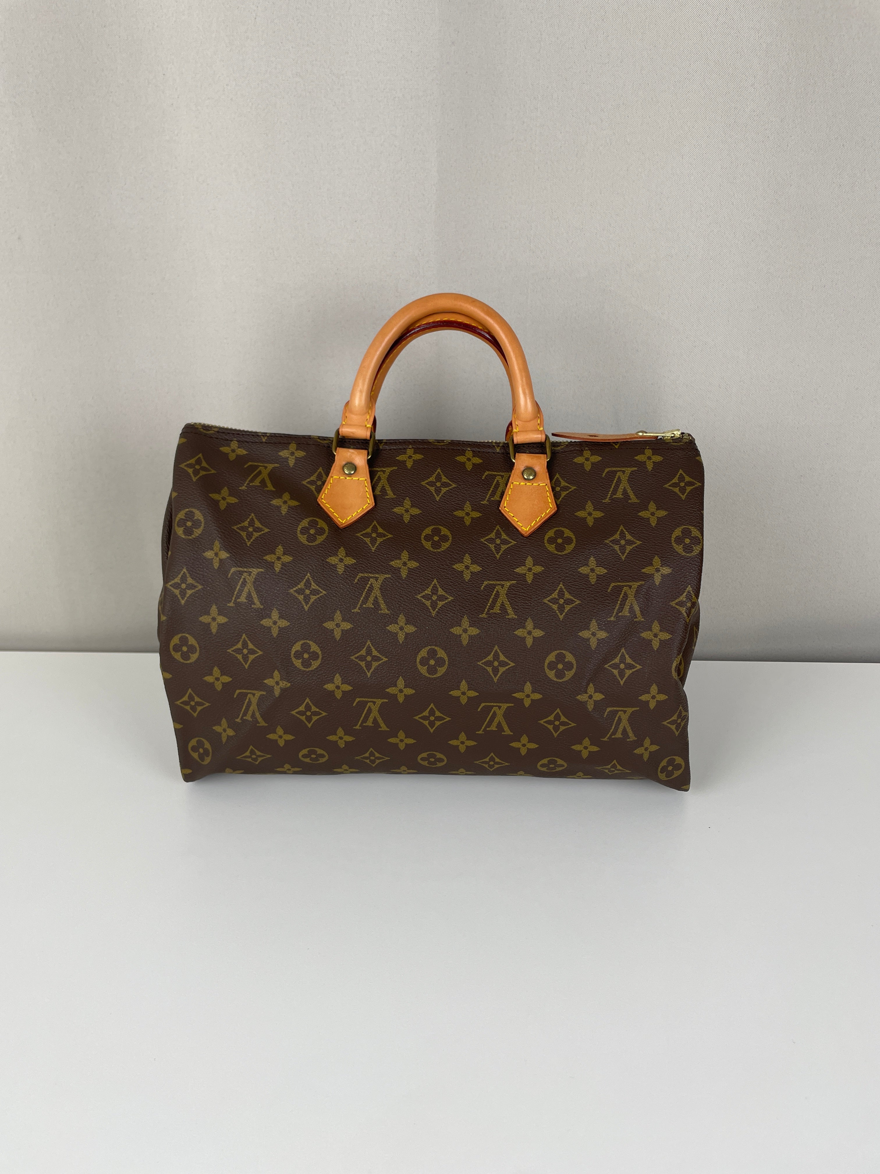 Louis Vuitton モノグラム スピーディー ※ヴィンテージ Pre-loved Louis Vuitton Speedy 35 | Pepper Luxury Vintage