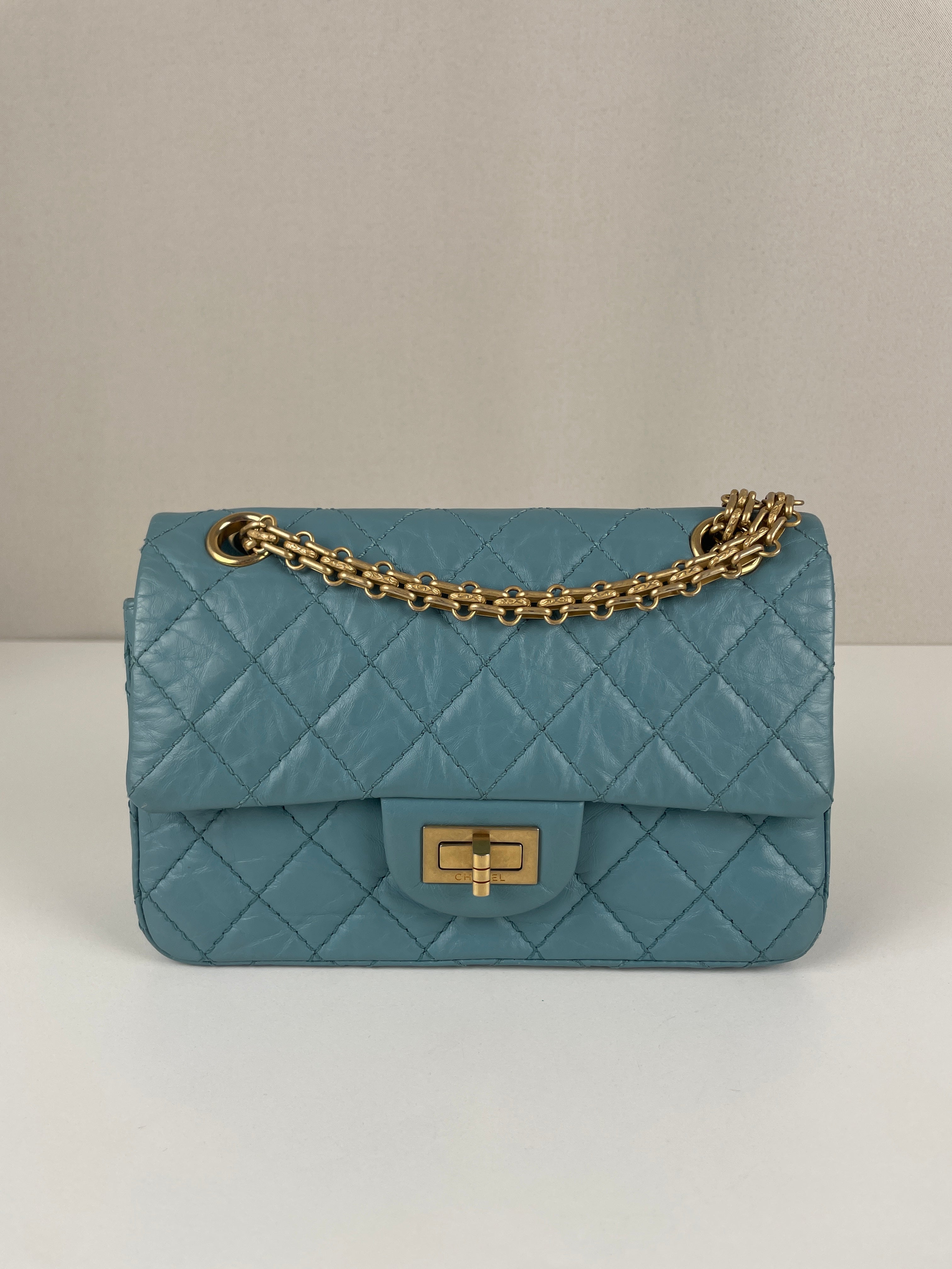 CHANEL ミニバッグ　ミントブルー Chanel 2.55 mini blue leather – bamluxurystore
