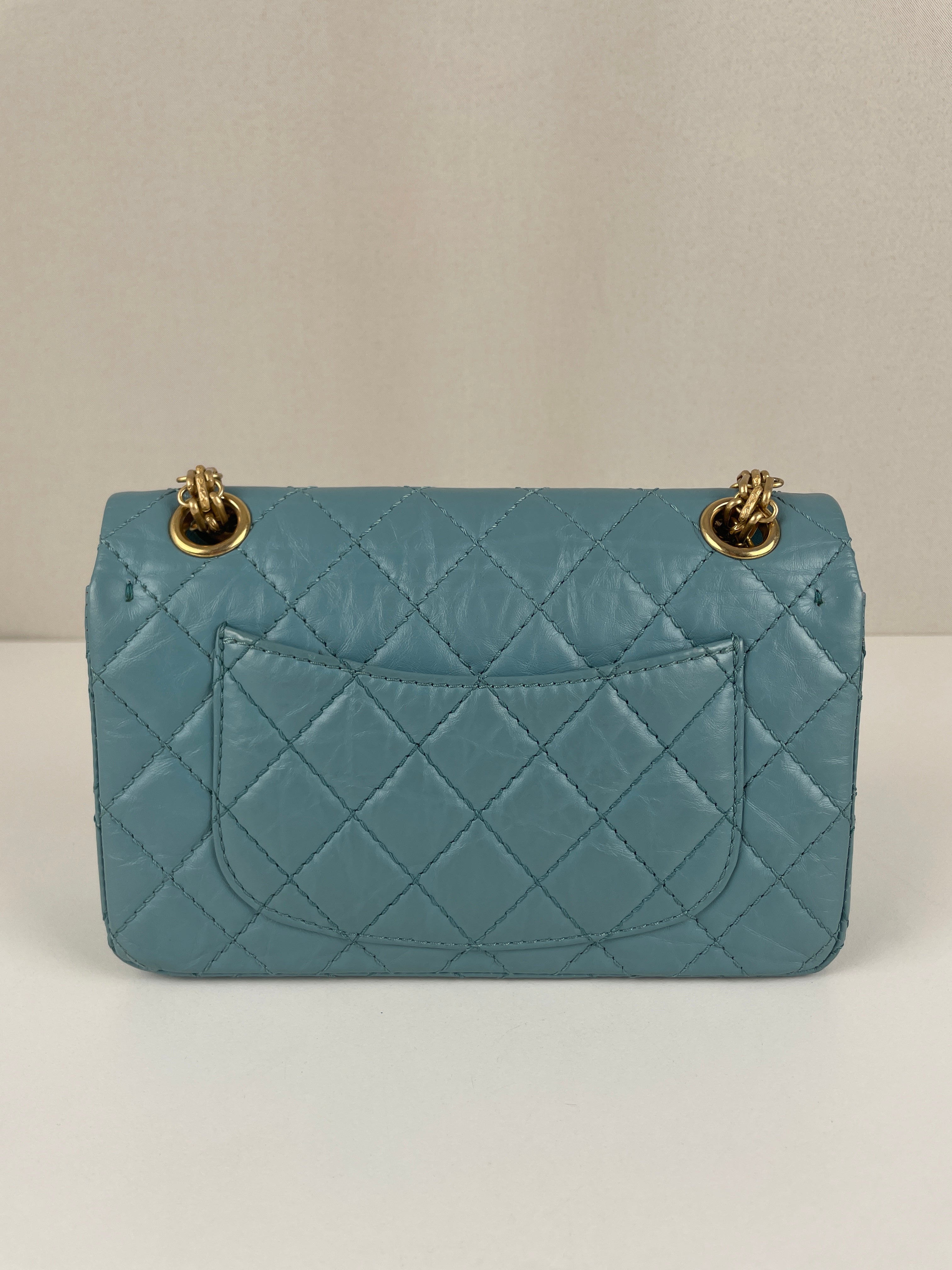 CHANEL ミニバッグ　ミントブルー Chanel 2.55 mini blue leather – bamluxurystore