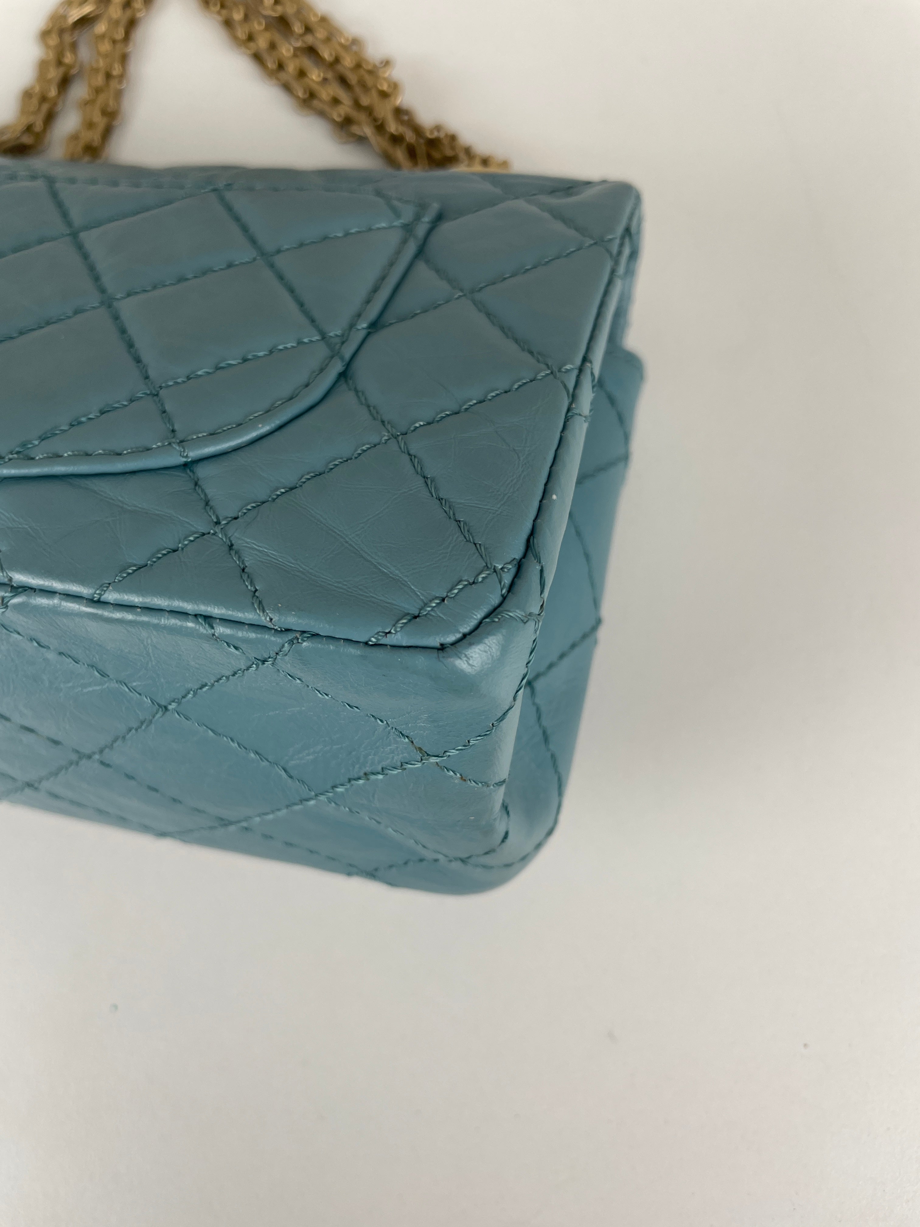 CHANEL ミニバッグ　ミントブルー Chanel 2.55 mini blue leather – bamluxurystore