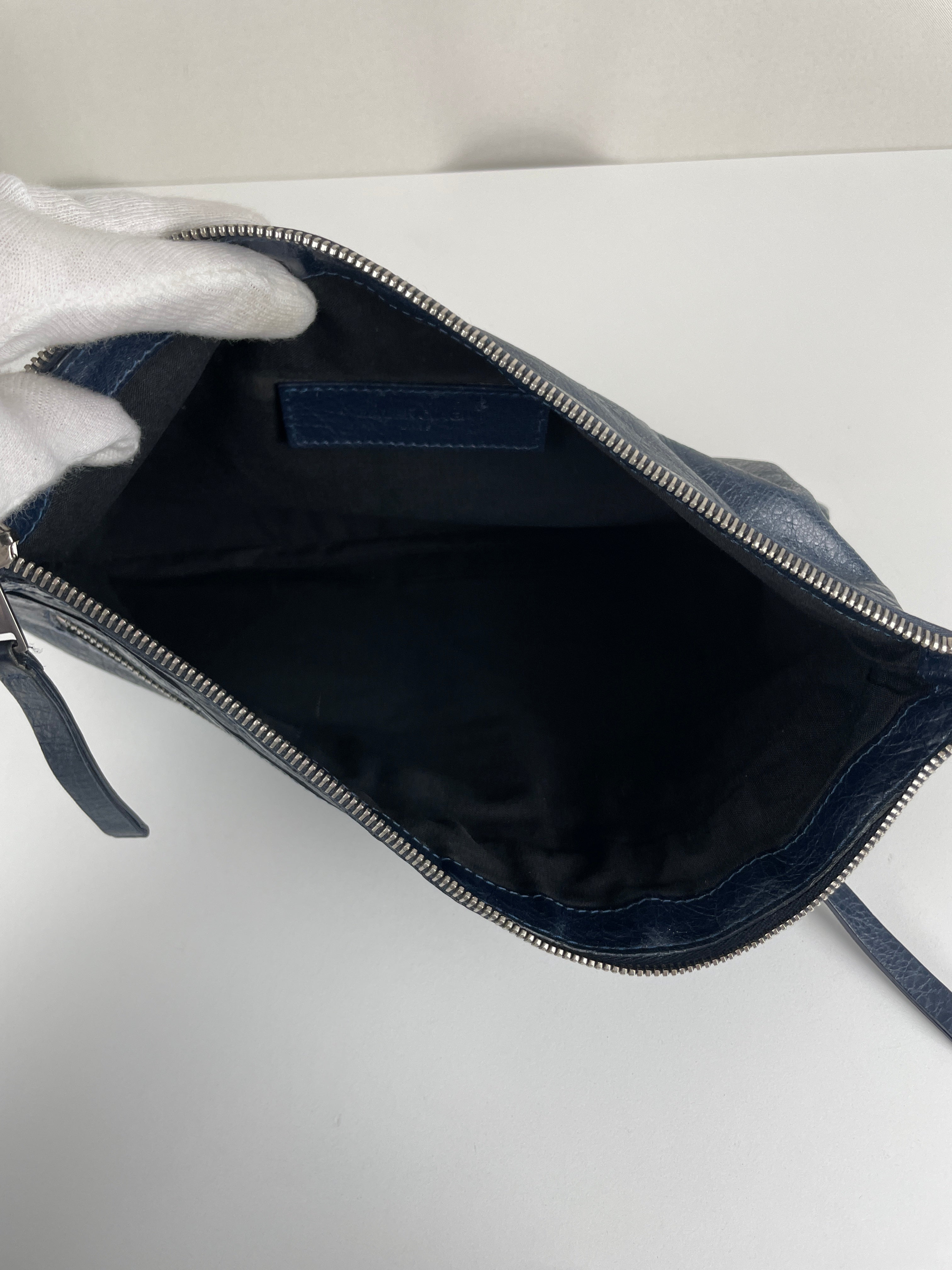 BALENCIAGA シティ アーカイブ レザー ポーチ ブルー 41 Balenciaga pouch city clip in blue crinkled leather – bamluxurystore