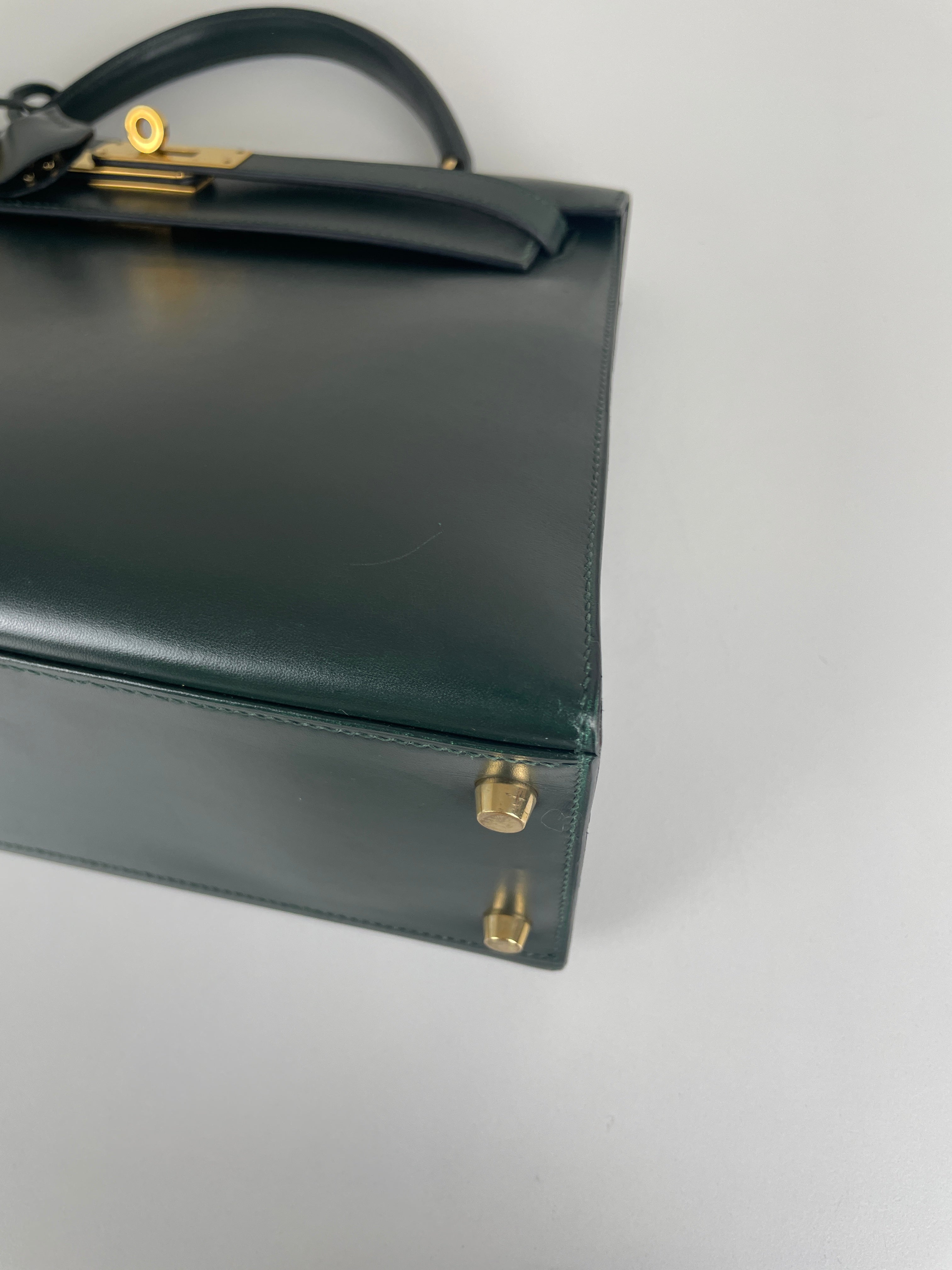 HERMES ダークグリーン ケース Hermès Kelly 32 vert foncé box leather gold hardware – bamluxurystore