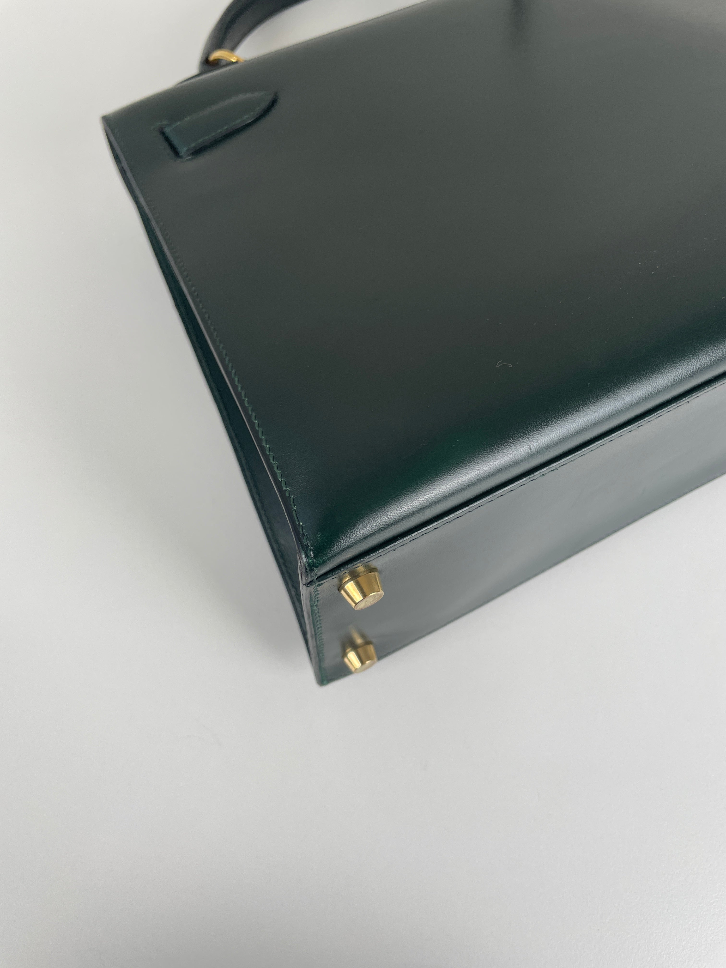 HERMES ダークグリーン ケース Hermès Kelly 32 vert foncé box leather gold hardware – bamluxurystore