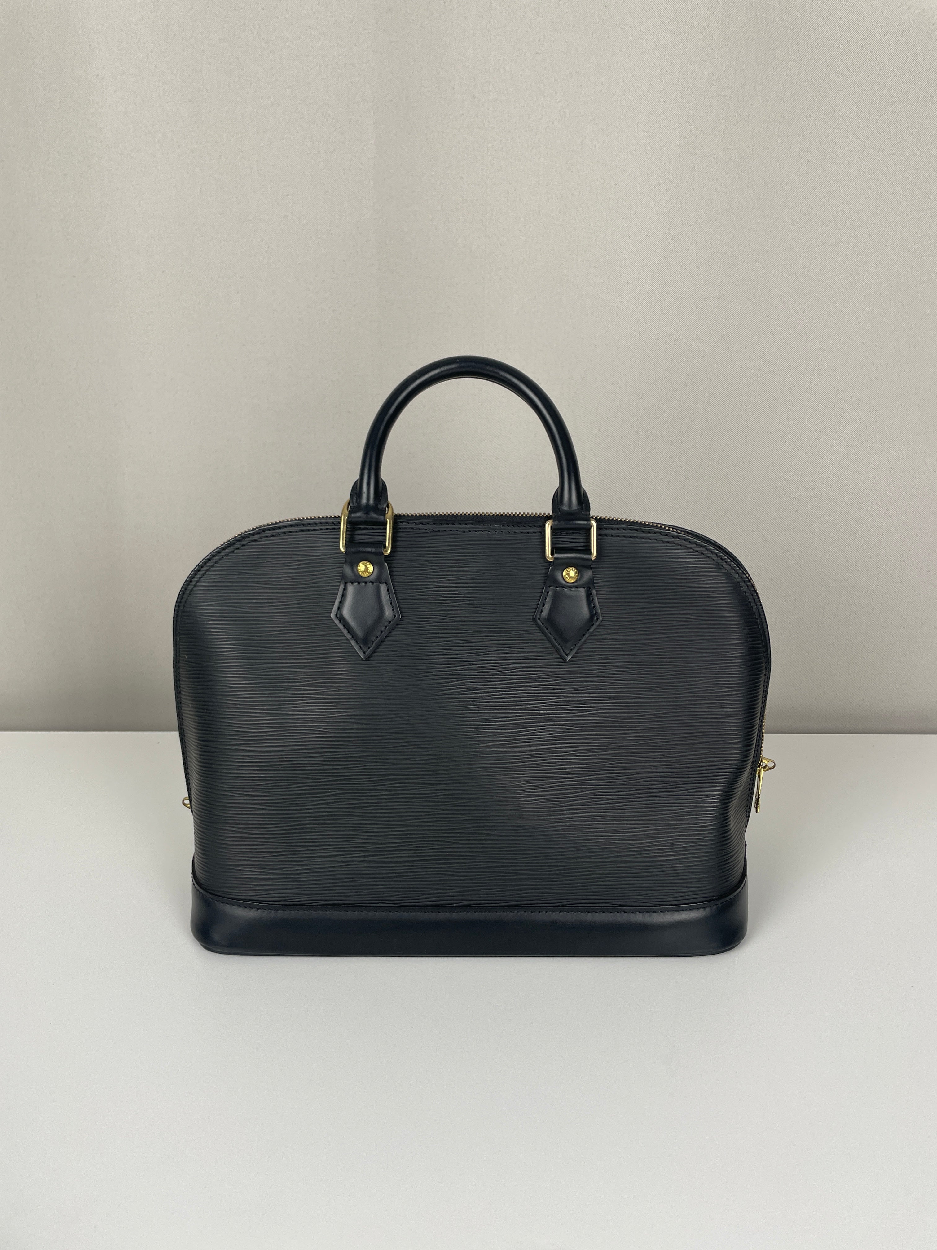 LOUIS VUITTON アルマ PM EPI Louis Vuitton Alma PM vintage black epi leather – bamluxurystore
