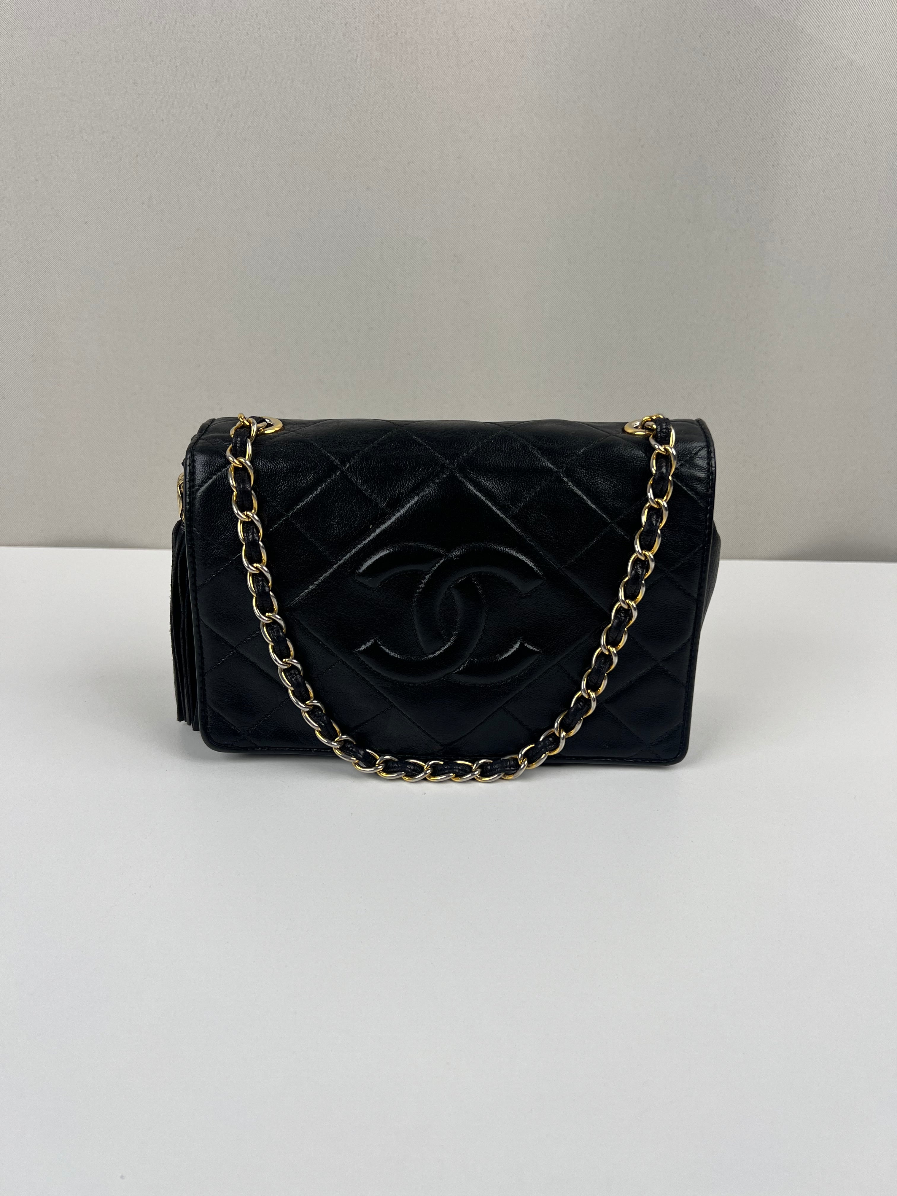 Chanel vintage crossbody black leather – bamluxurystore