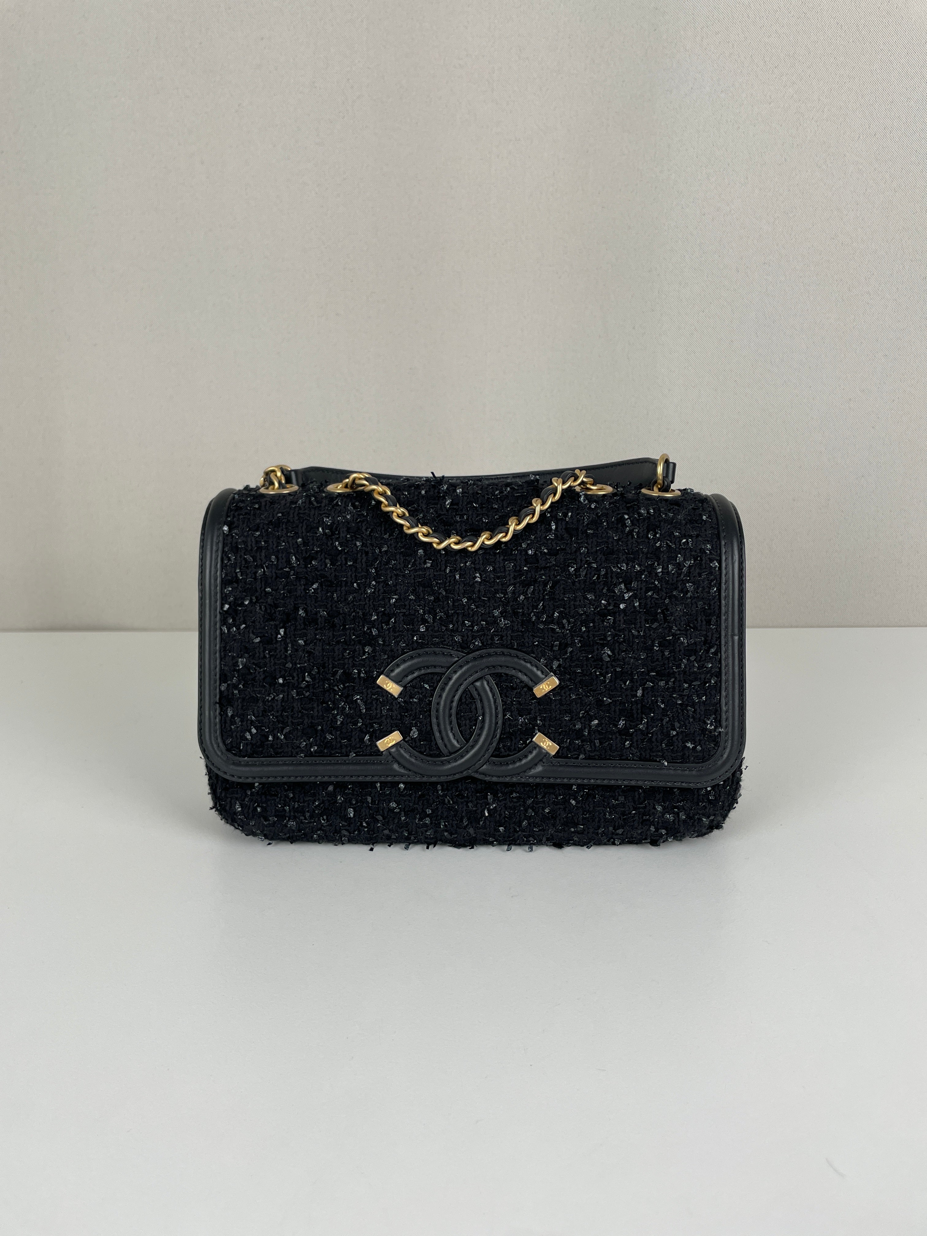 CHANEL レディース　38 Chanel black tweed crossbody bag – bamluxurystore