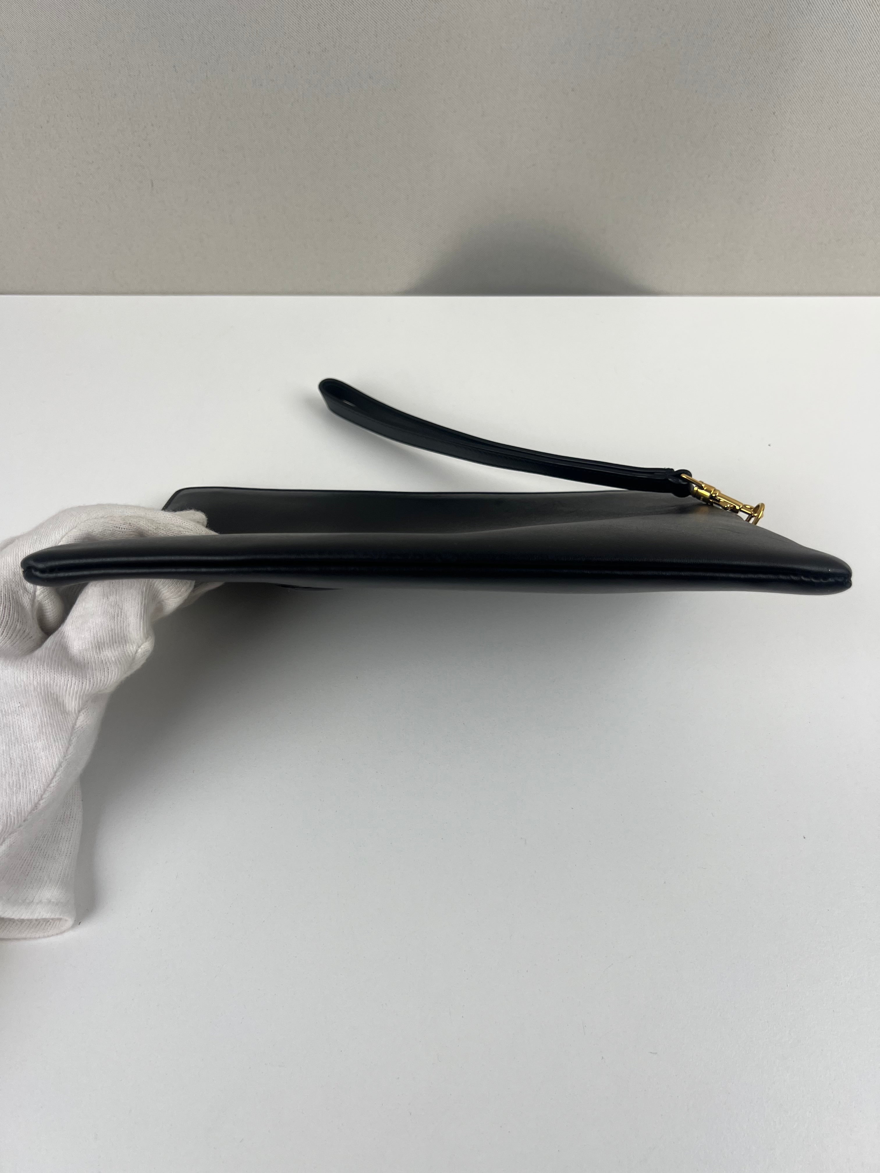 Celine Triomphe Black Leather Pouch – bamluxurystore