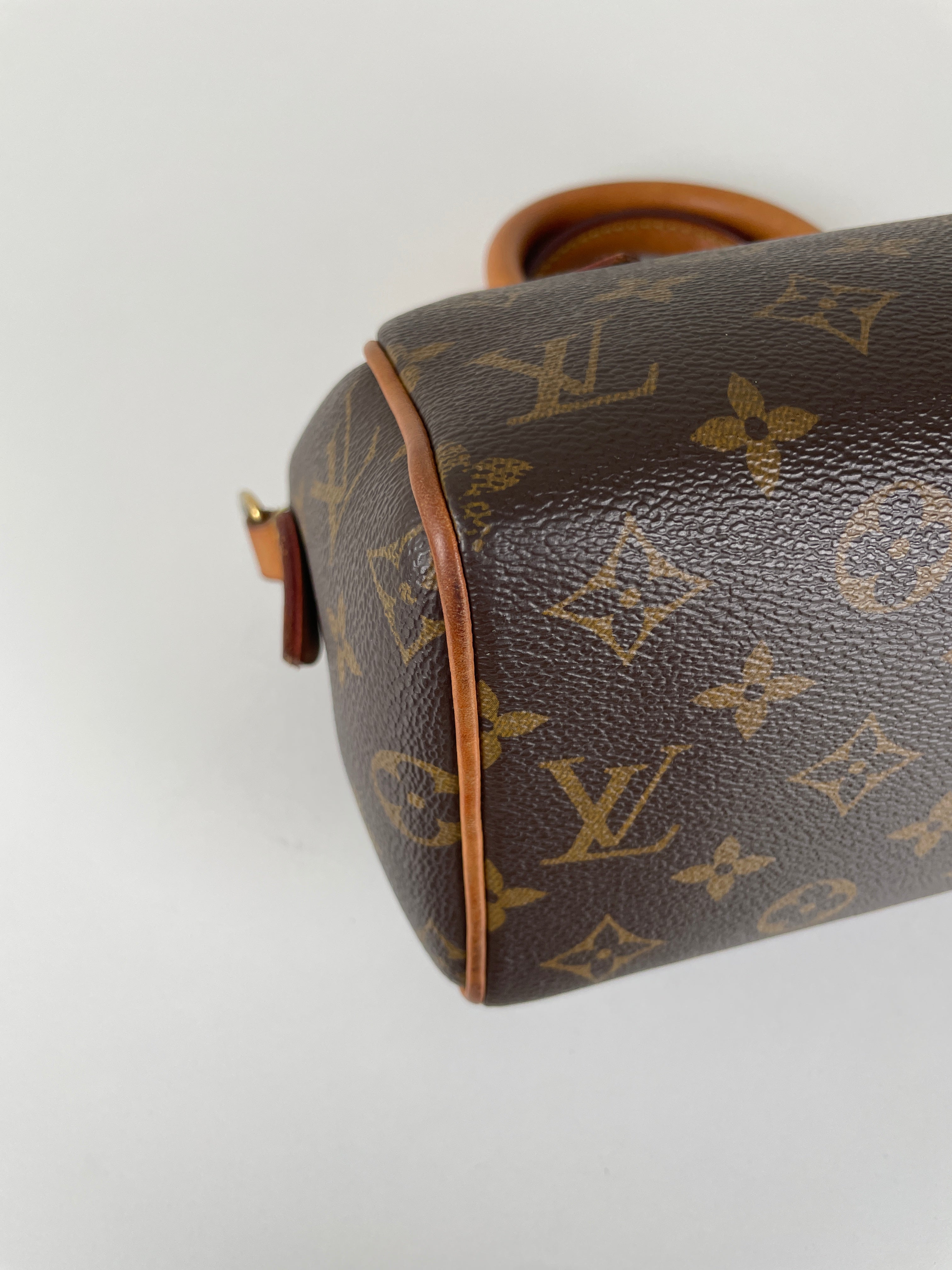 Speedy 20 monogram Louis Vuitton with strap – bamluxurystore