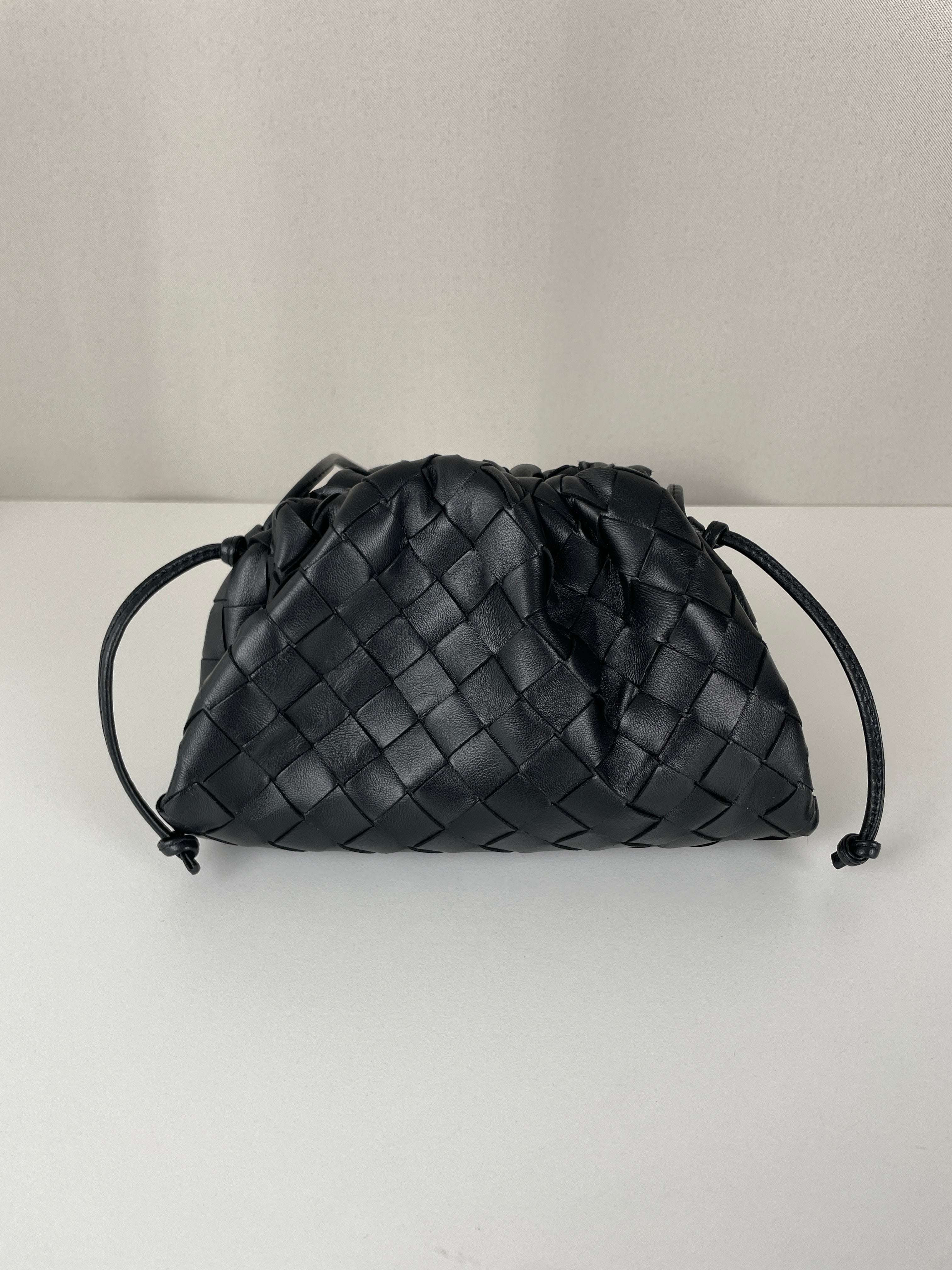 Bottega Veneta black intrecciato crossbody bag pouch – bamluxurystore