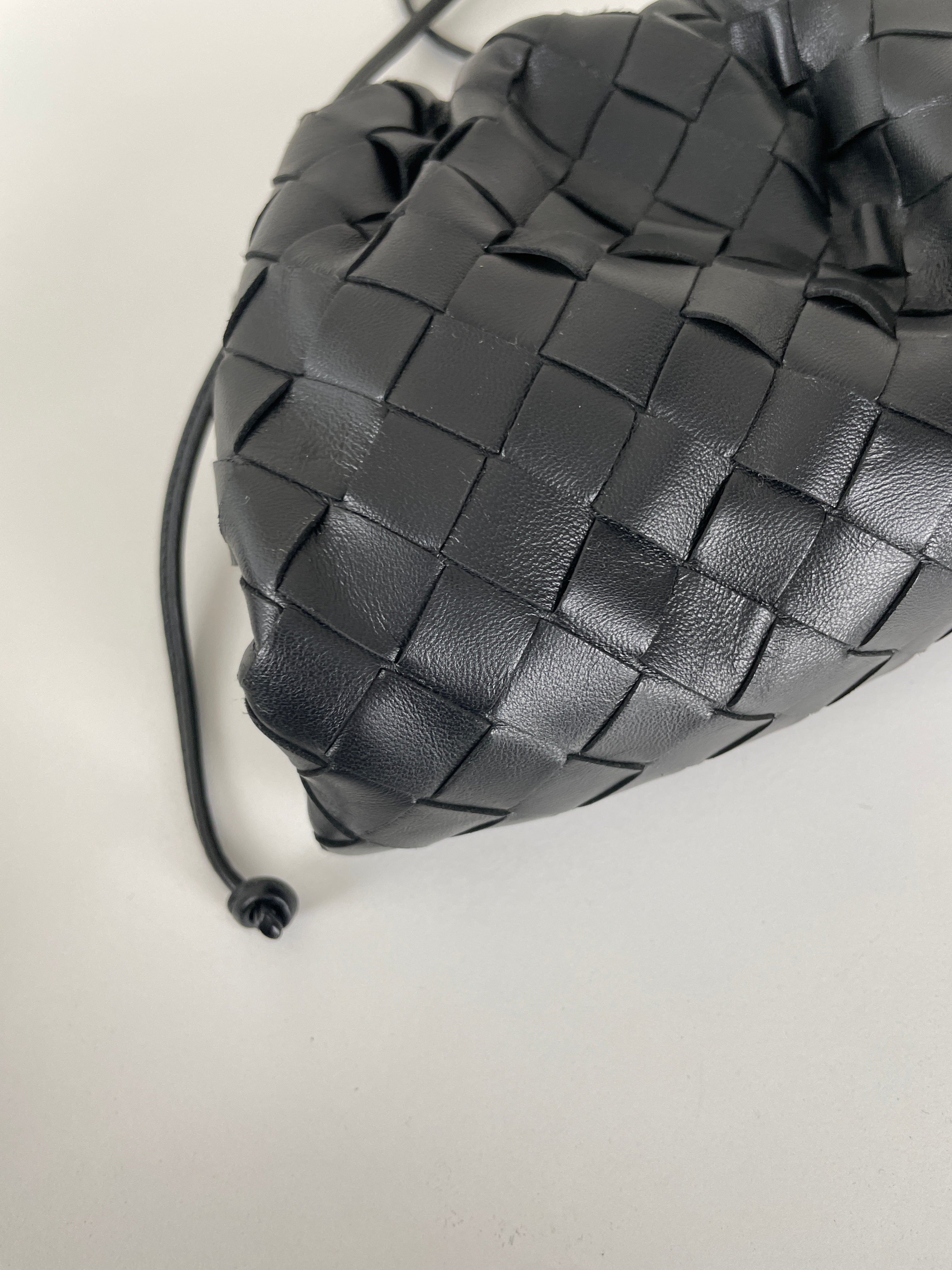Bottega Veneta black intrecciato crossbody bag pouch – bamluxurystore