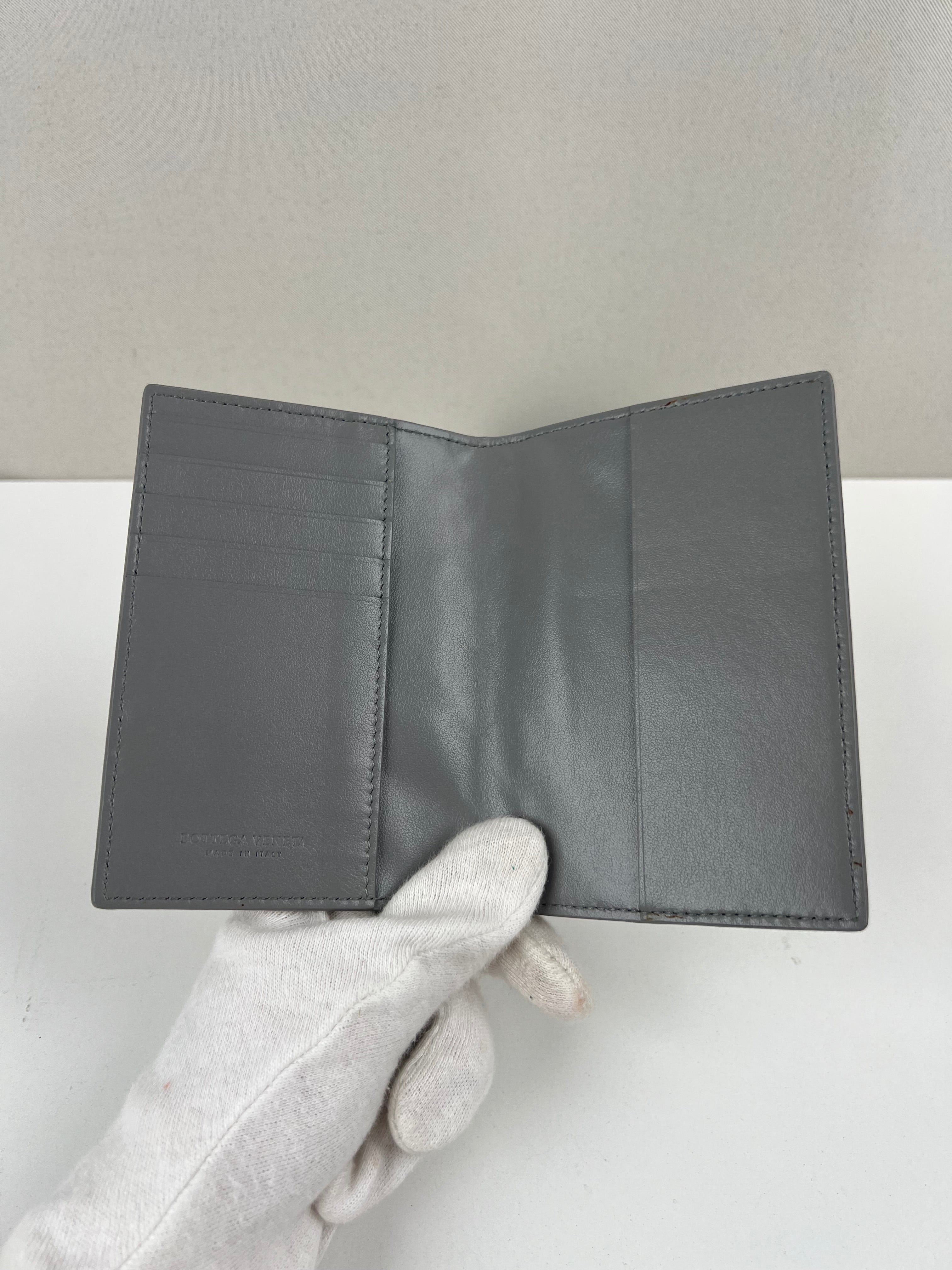 Bottega Veneta Grey leather card holder – bamluxurystore