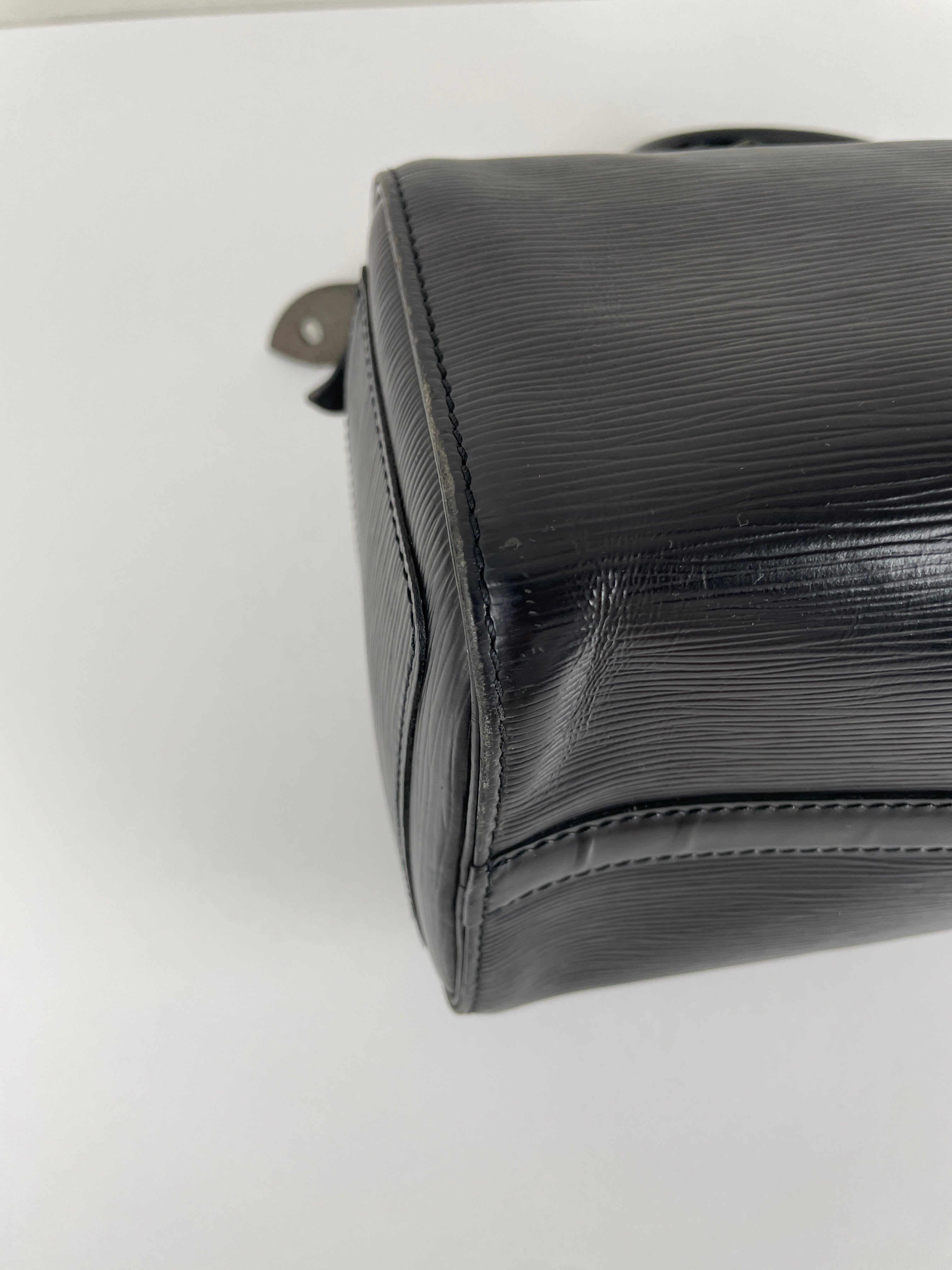 Speedy 25 black epi leather Louis Vuitton – bamluxurystore
