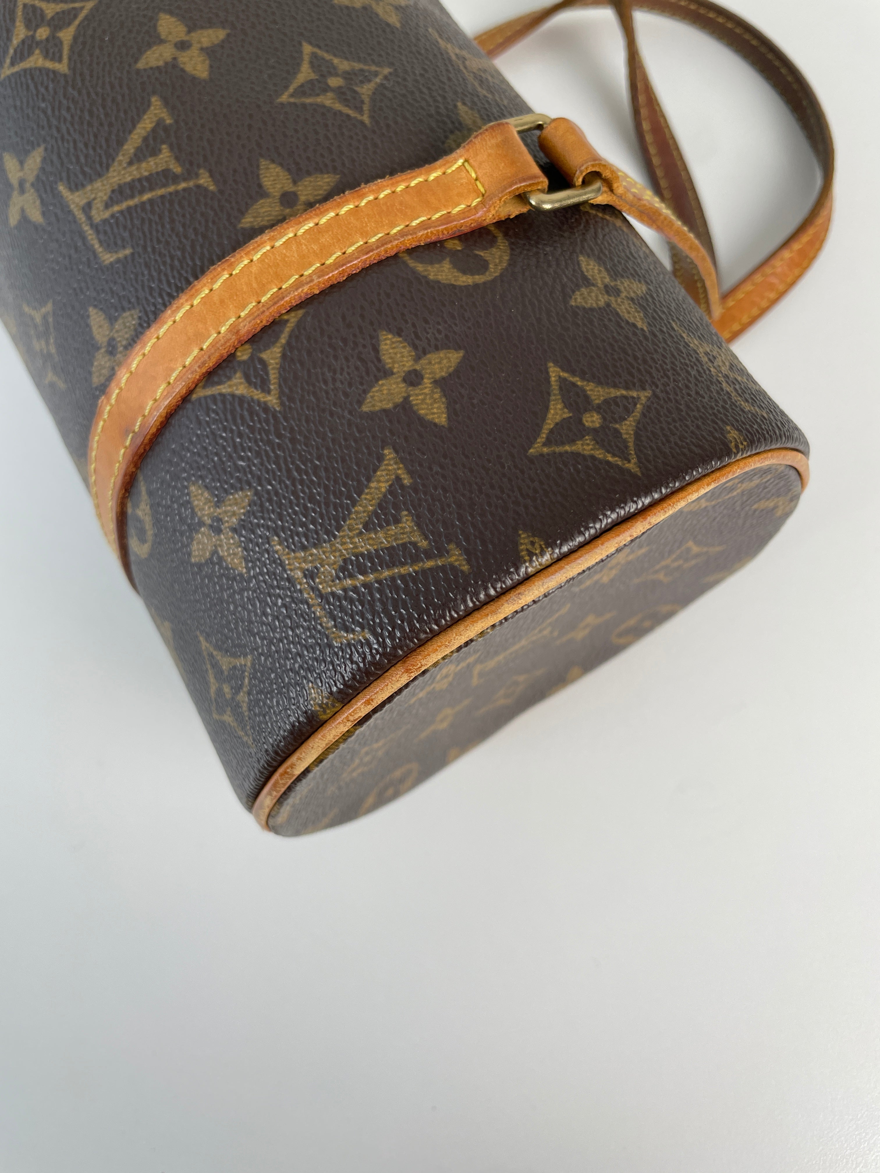 LOUIS VUITTON モノグラム ハンドバッグ Louis Vuitton Papillon 30 | unique cylindrical bag | Bam Luxury