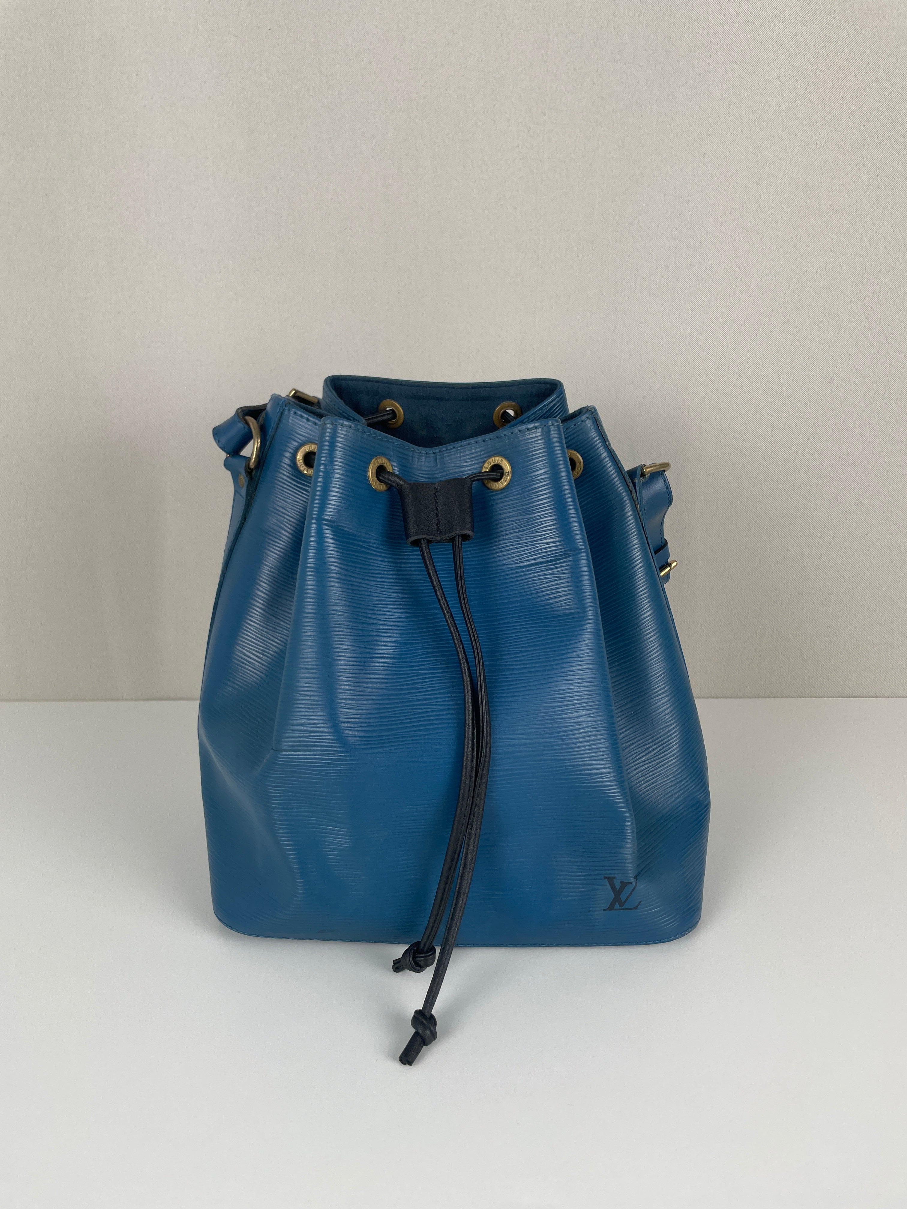 Noé pm blue epi leather Louis Vuitton – bamluxurystore