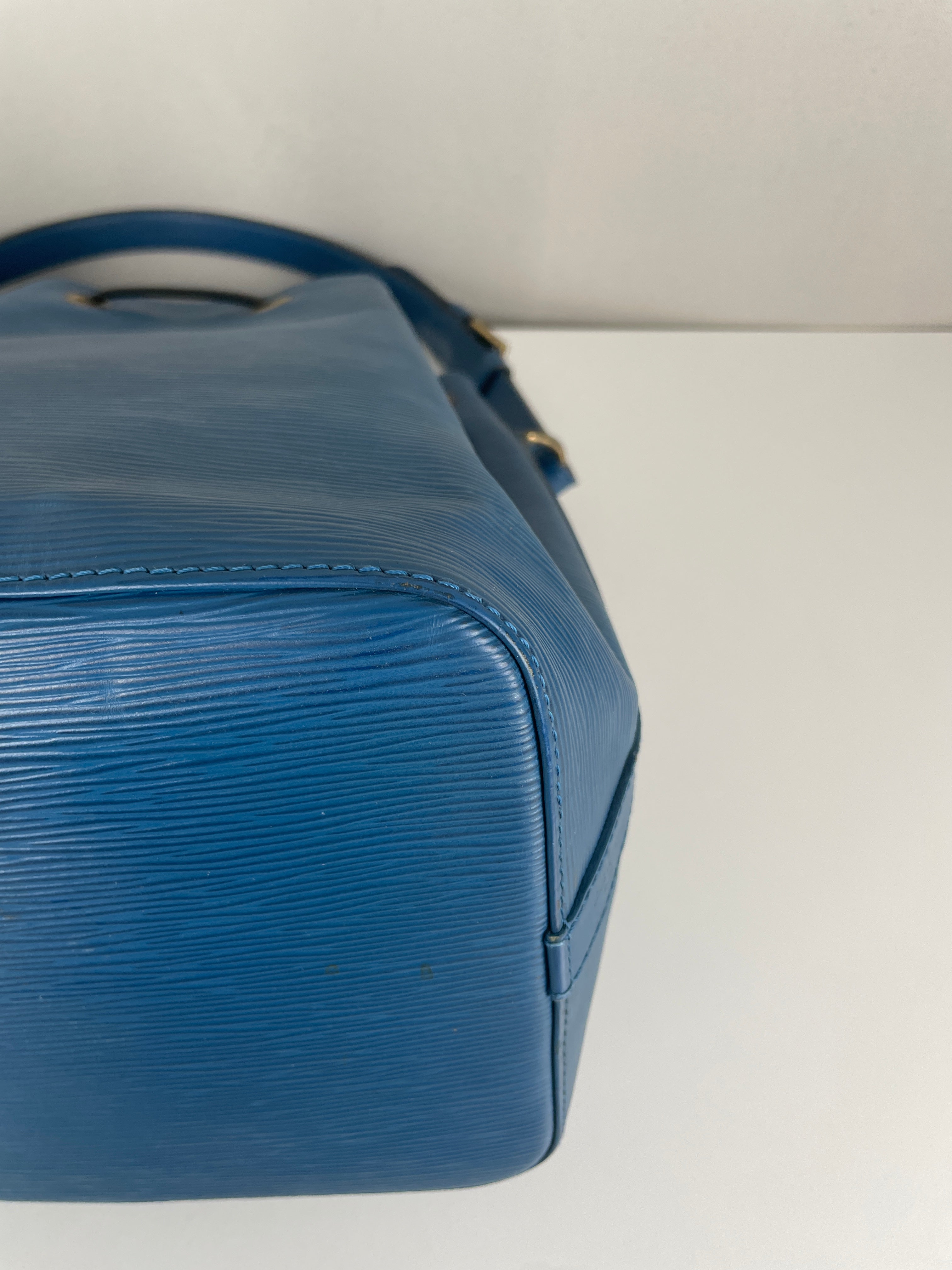 Noé pm blue epi leather Louis Vuitton – bamluxurystore