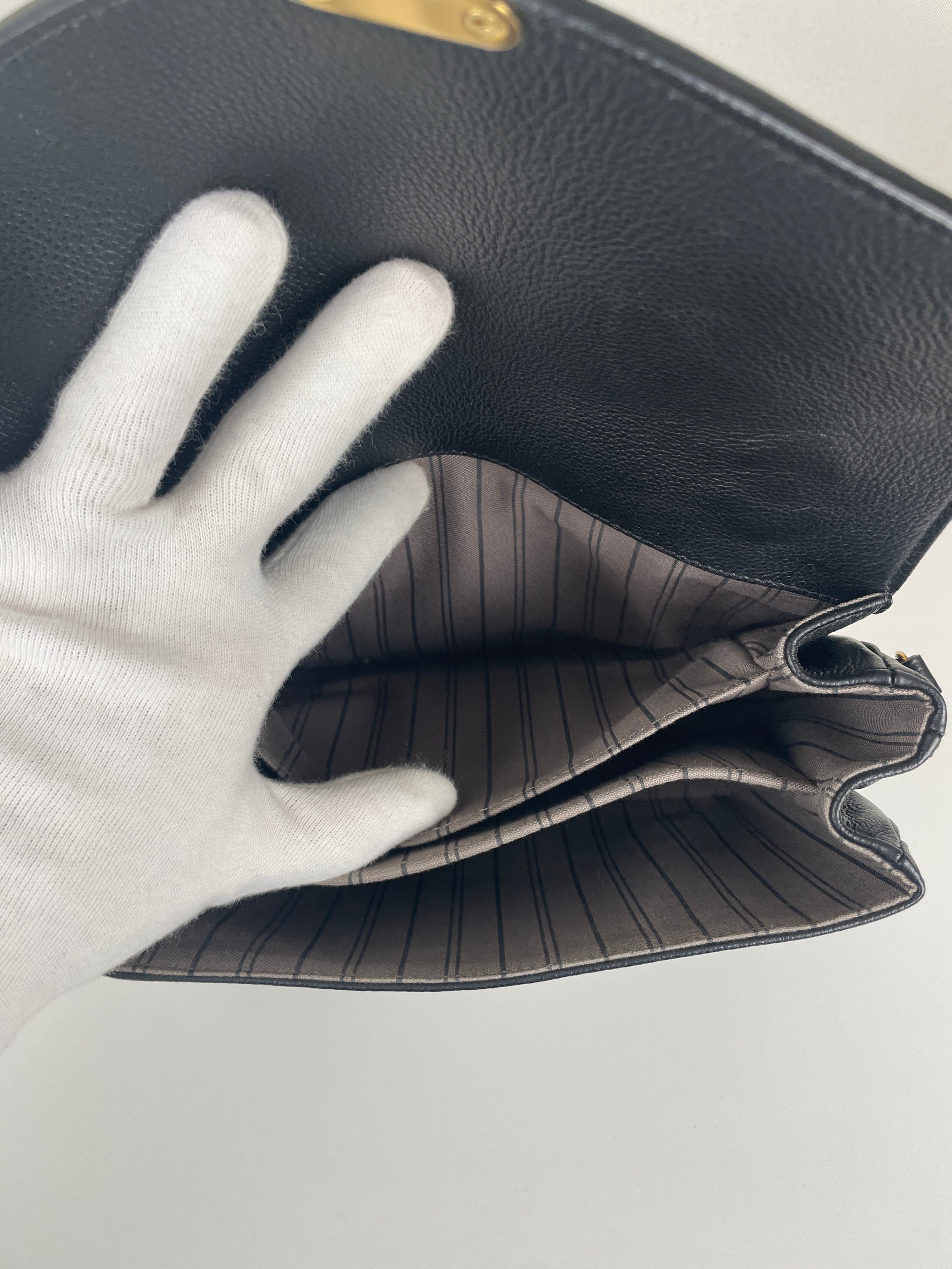 Louis Vuitton Pochette Metis monogram black leather