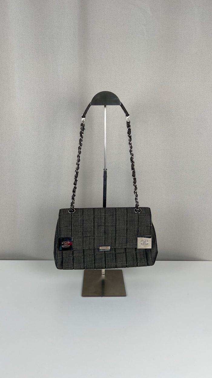 Sac Chanel en denim bleu gris