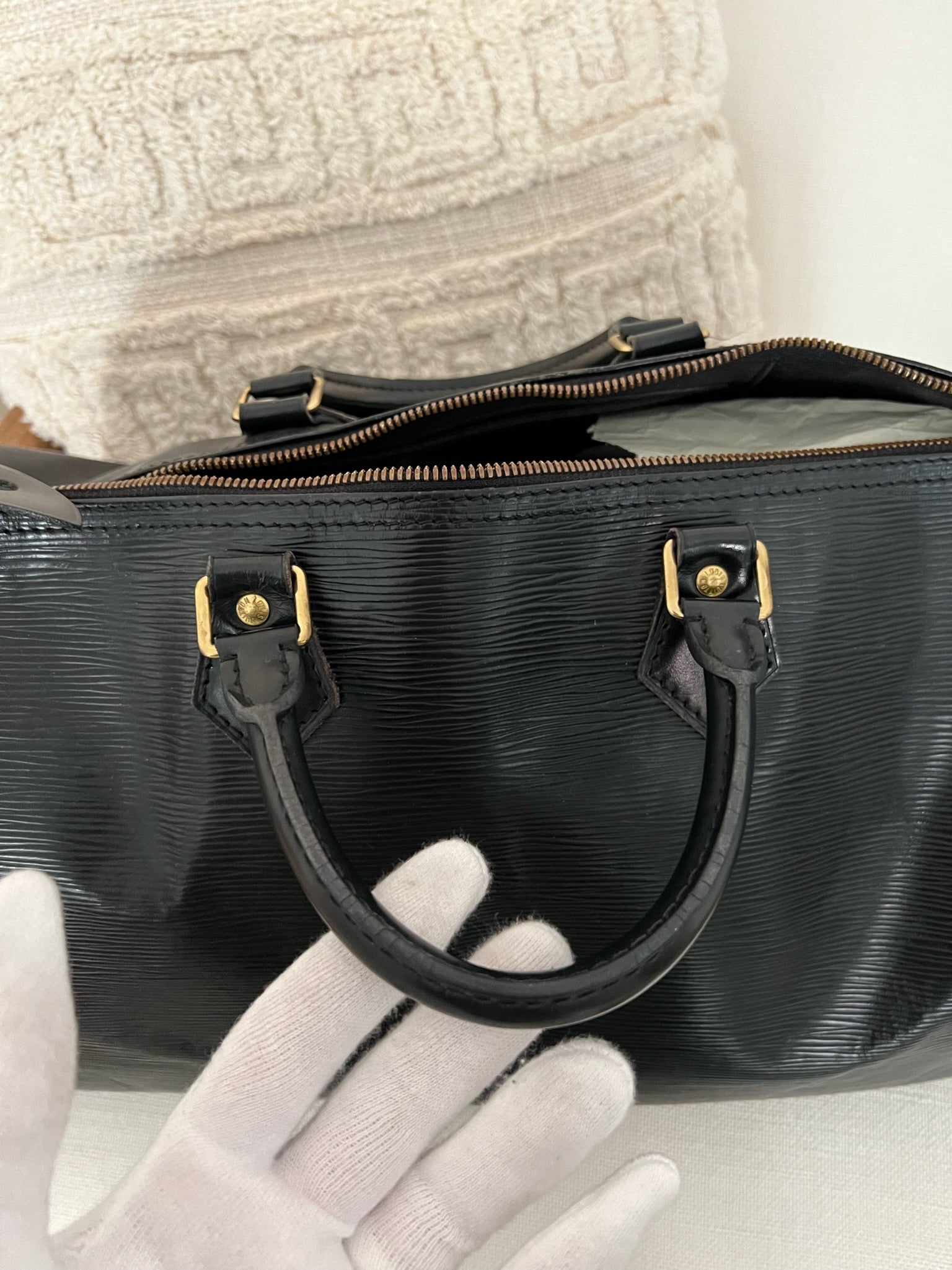 Louis Vuitton - Speedy 25 Epi Leather Noir